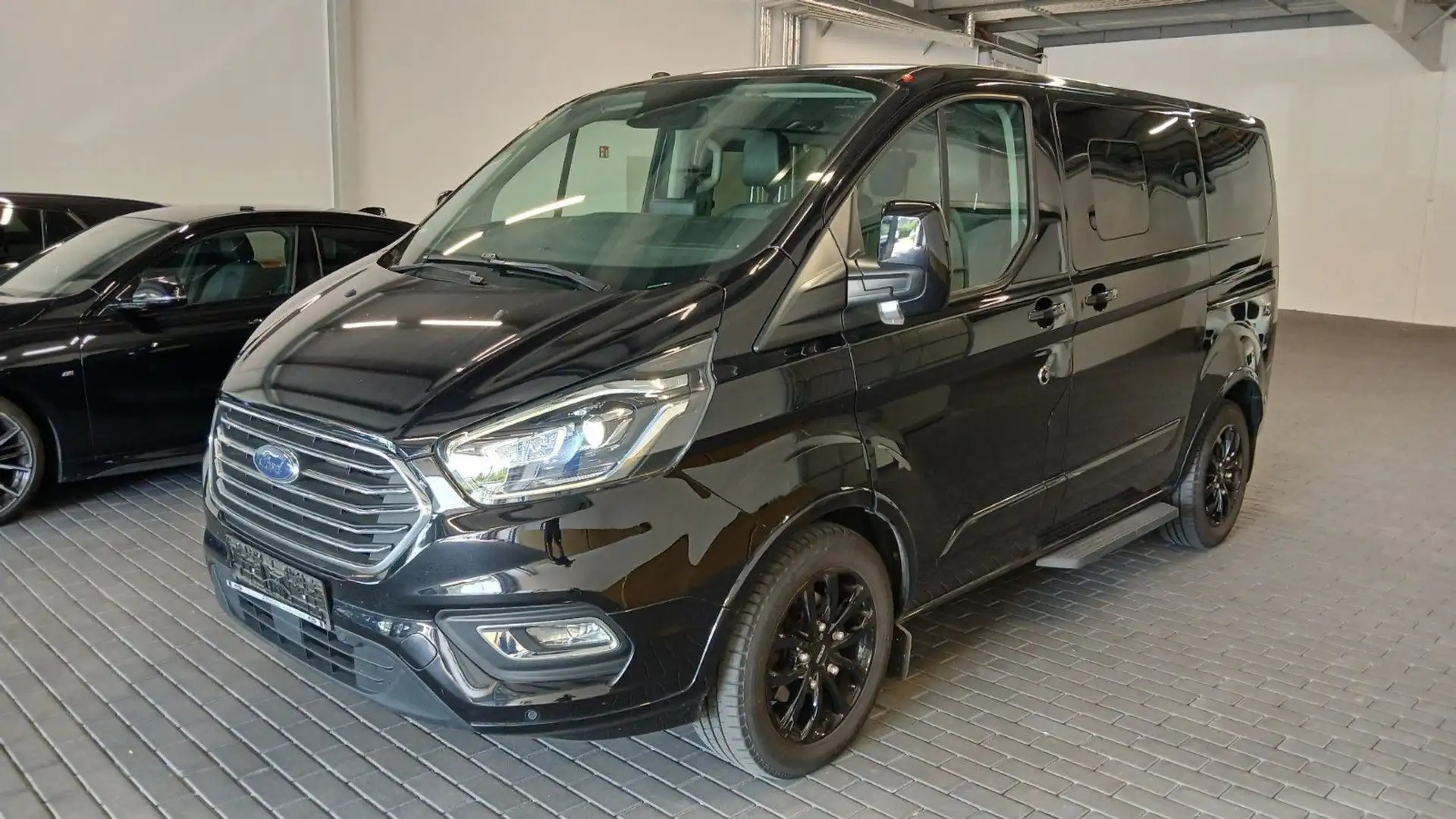 Ford Tourneo Custom Titanium X 2,0+AHK+BiXenon+8Sitze Schwarz - 1