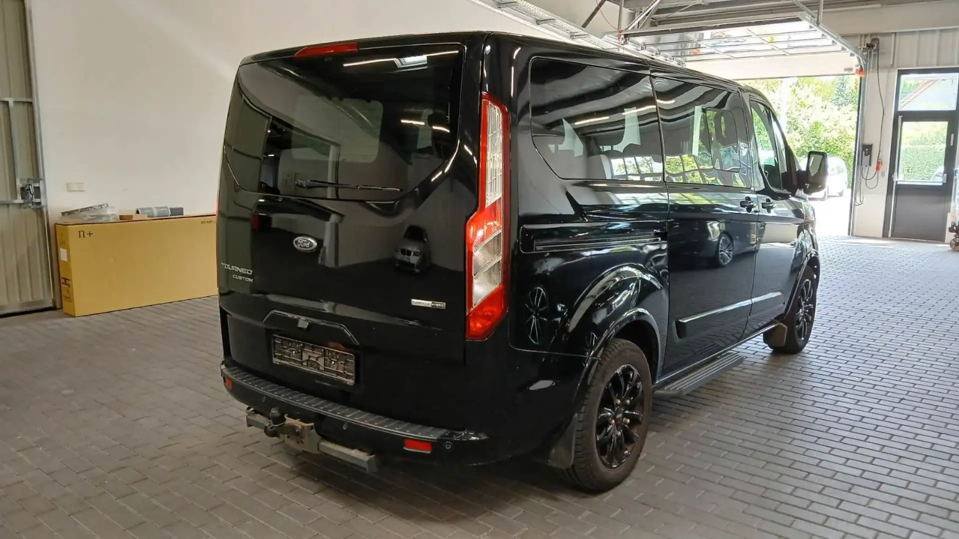 Ford Tourneo Custom Titanium X 2,0+AHK+BiXenon+8Sitze Schwarz - 2