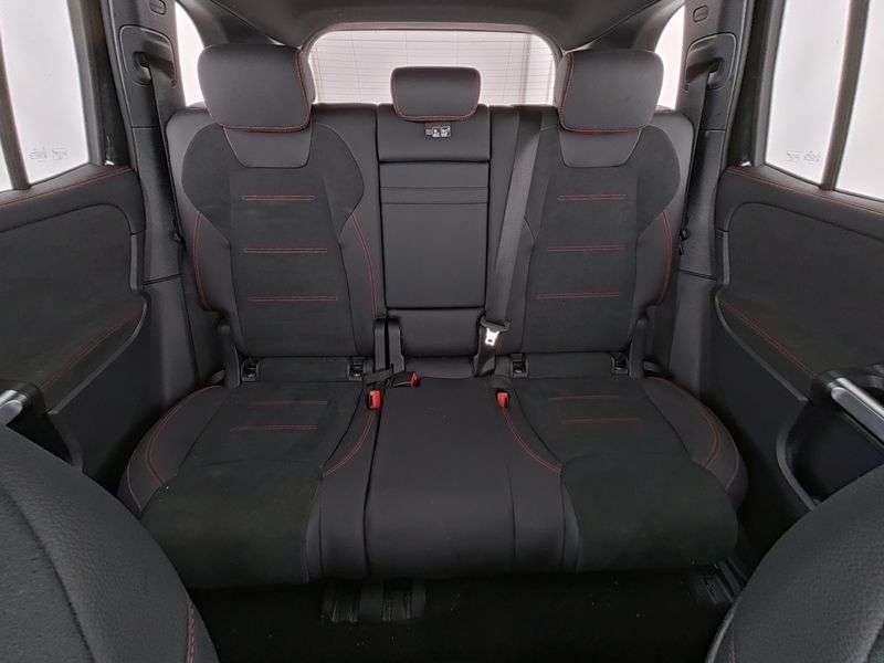 Mercedes-Benz GLB 180