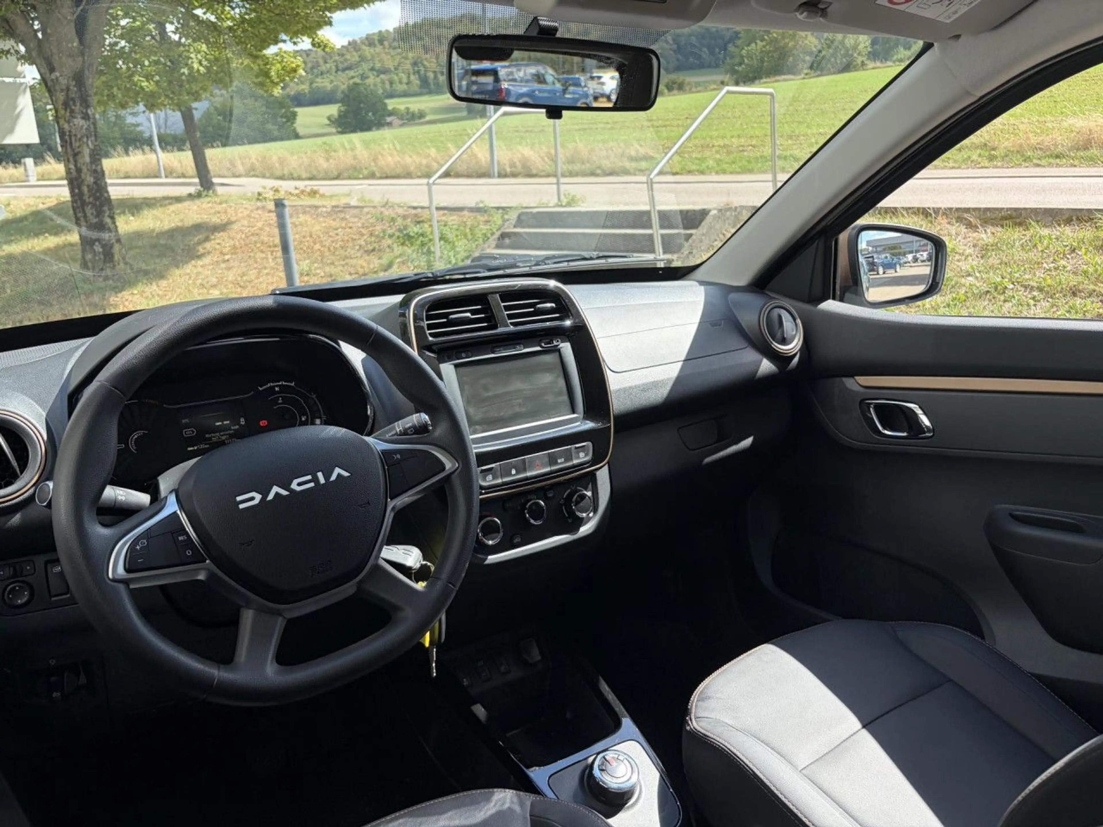 Dacia Spring EXTREME Navi Klima Kamera Radio USB PDC — photo 13
