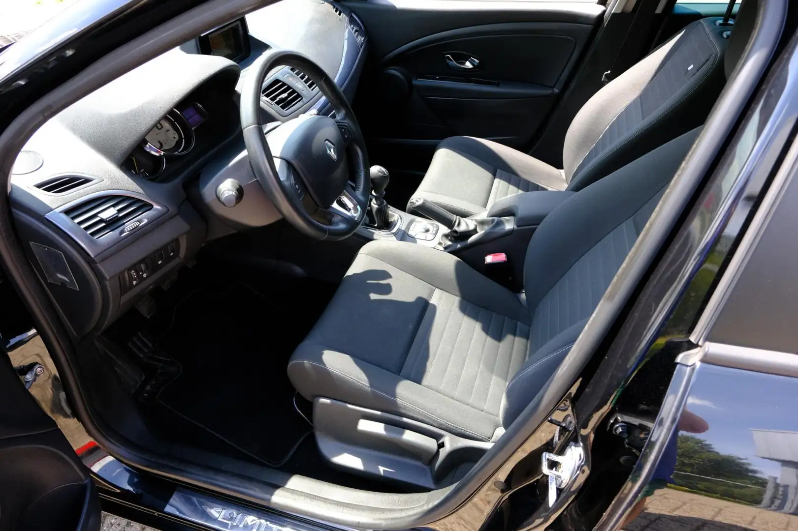Renault Megane Estate 1.5 dCi Limited Navi|Clima|LMV Zwart - 2