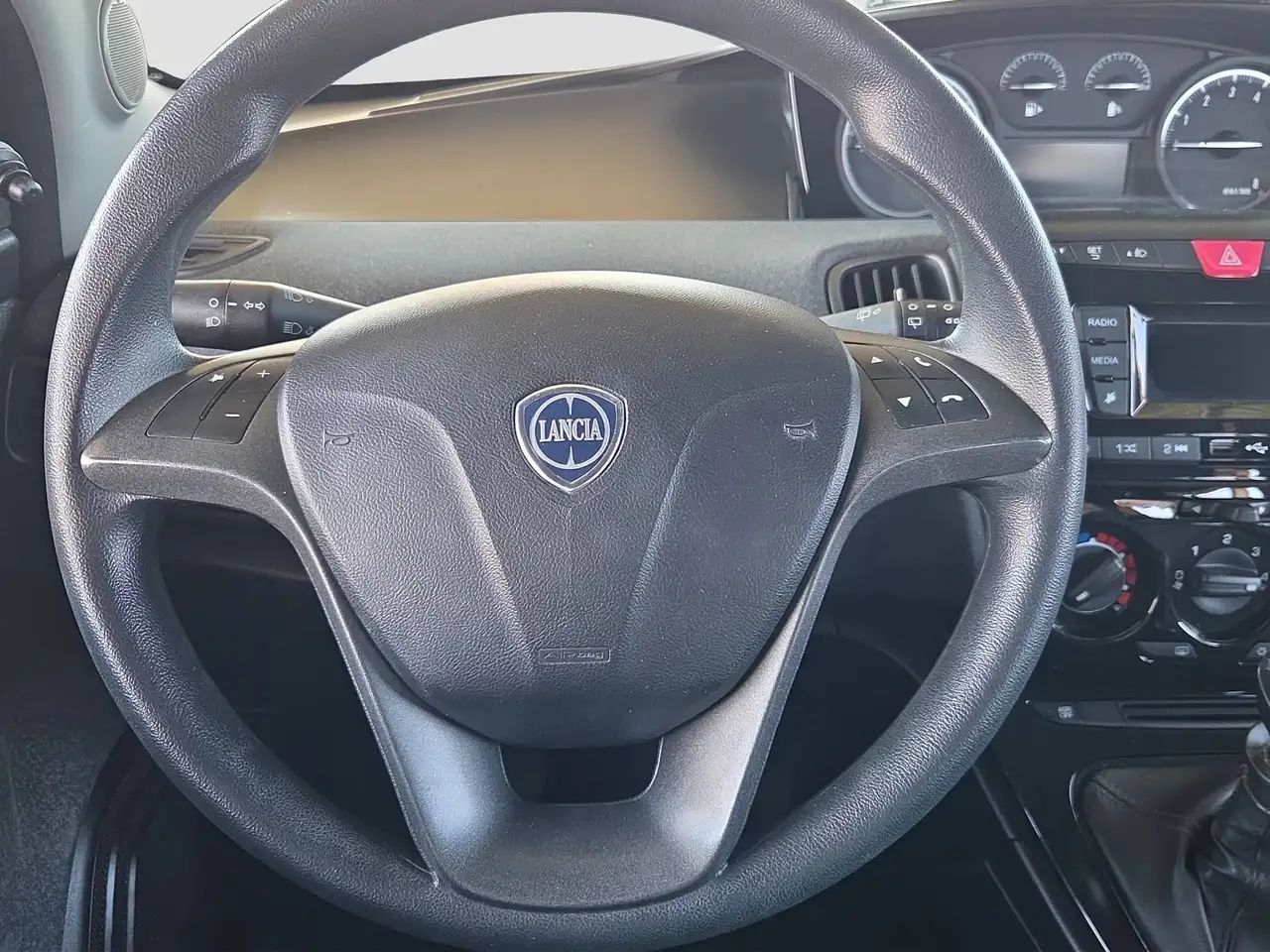 Lancia Ypsilon 2022 — фото 14