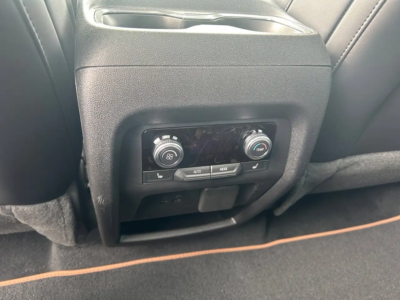 GMC Acadia снимка GMC Acadia