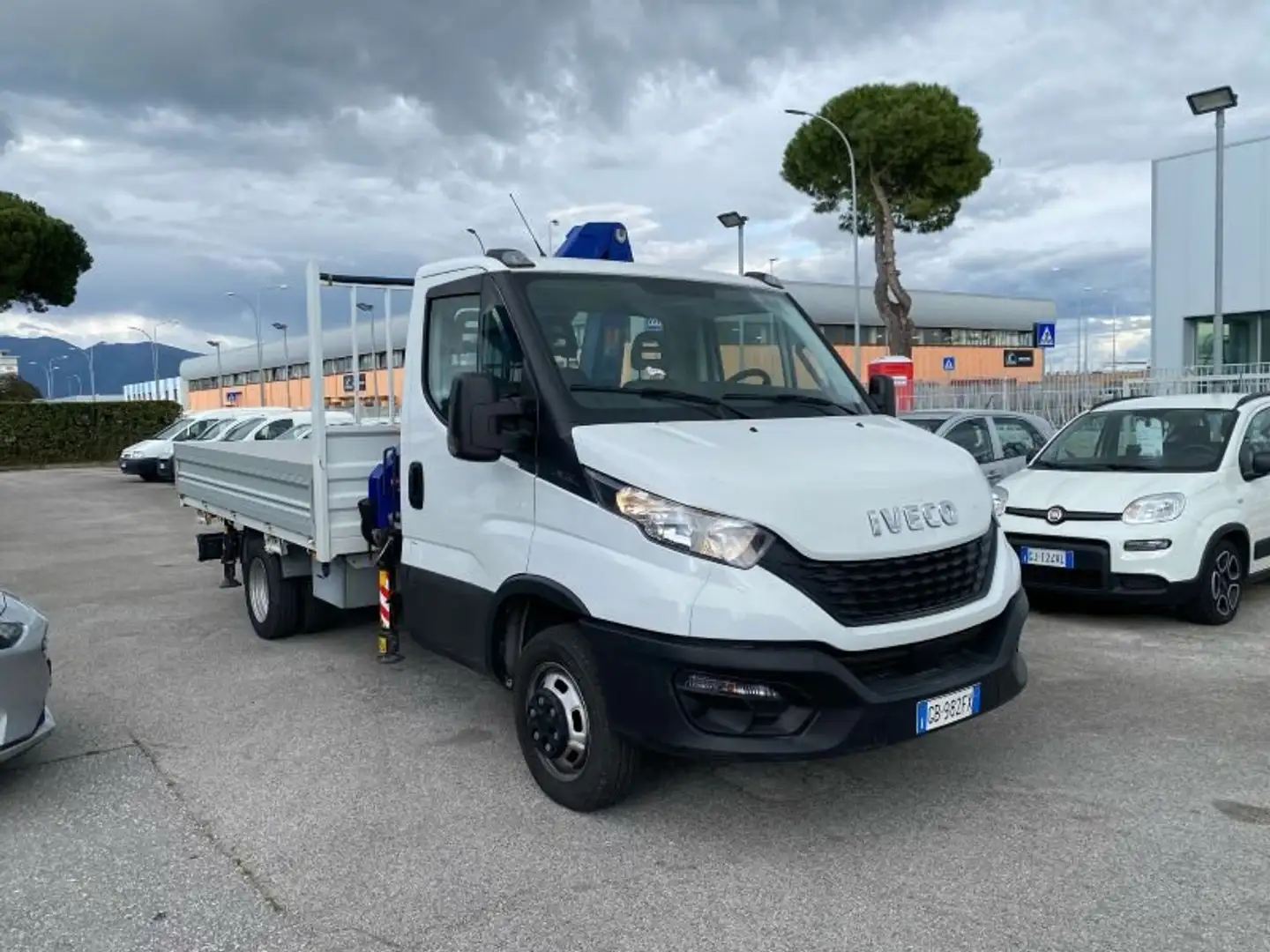Iveco Daily 2.3 CASSONE + GRU 3 SFILI + 4 PIEDI Bianco - 2