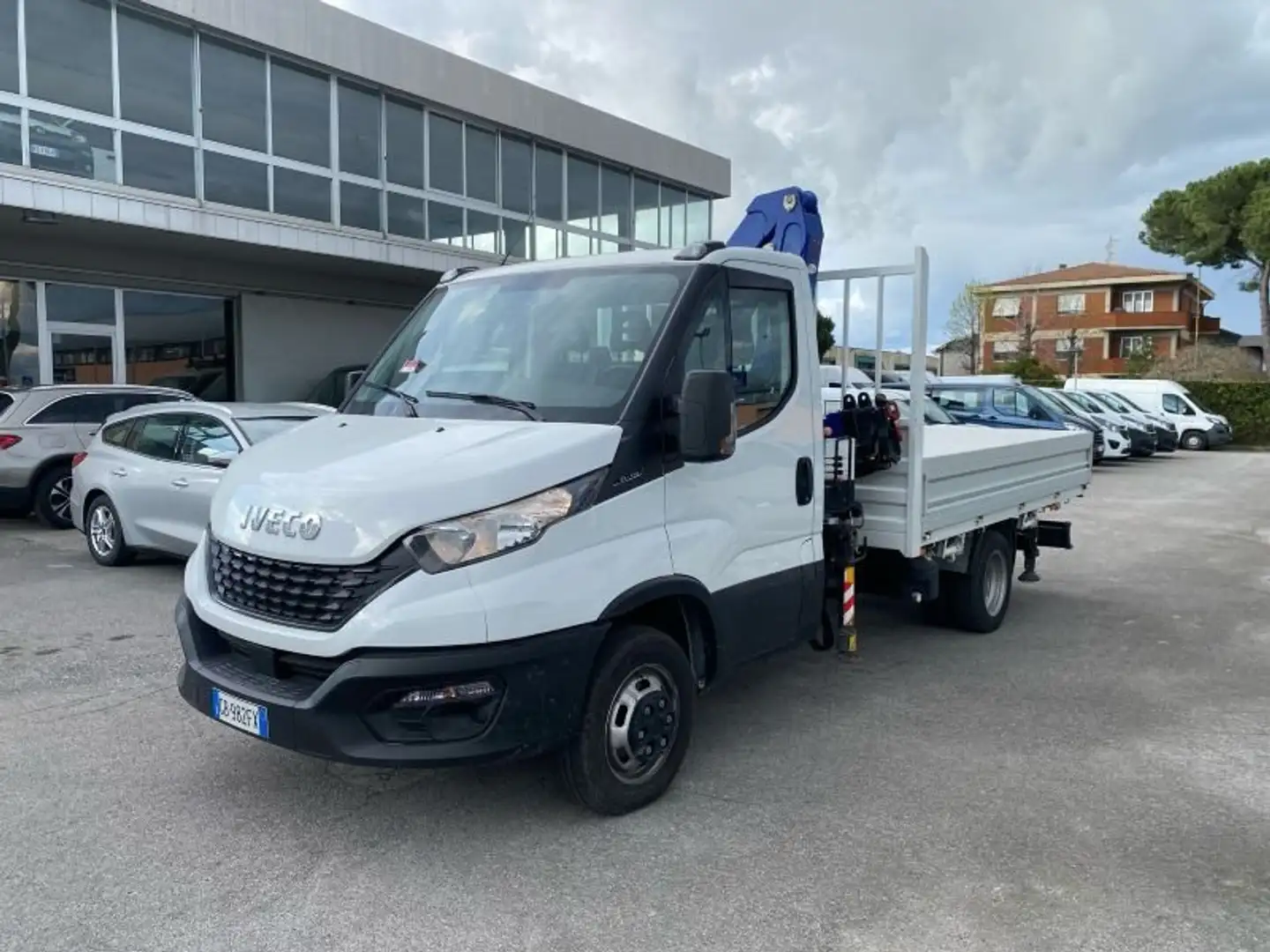 Iveco Daily 2.3 CASSONE + GRU 3 SFILI + 4 PIEDI Bianco - 1