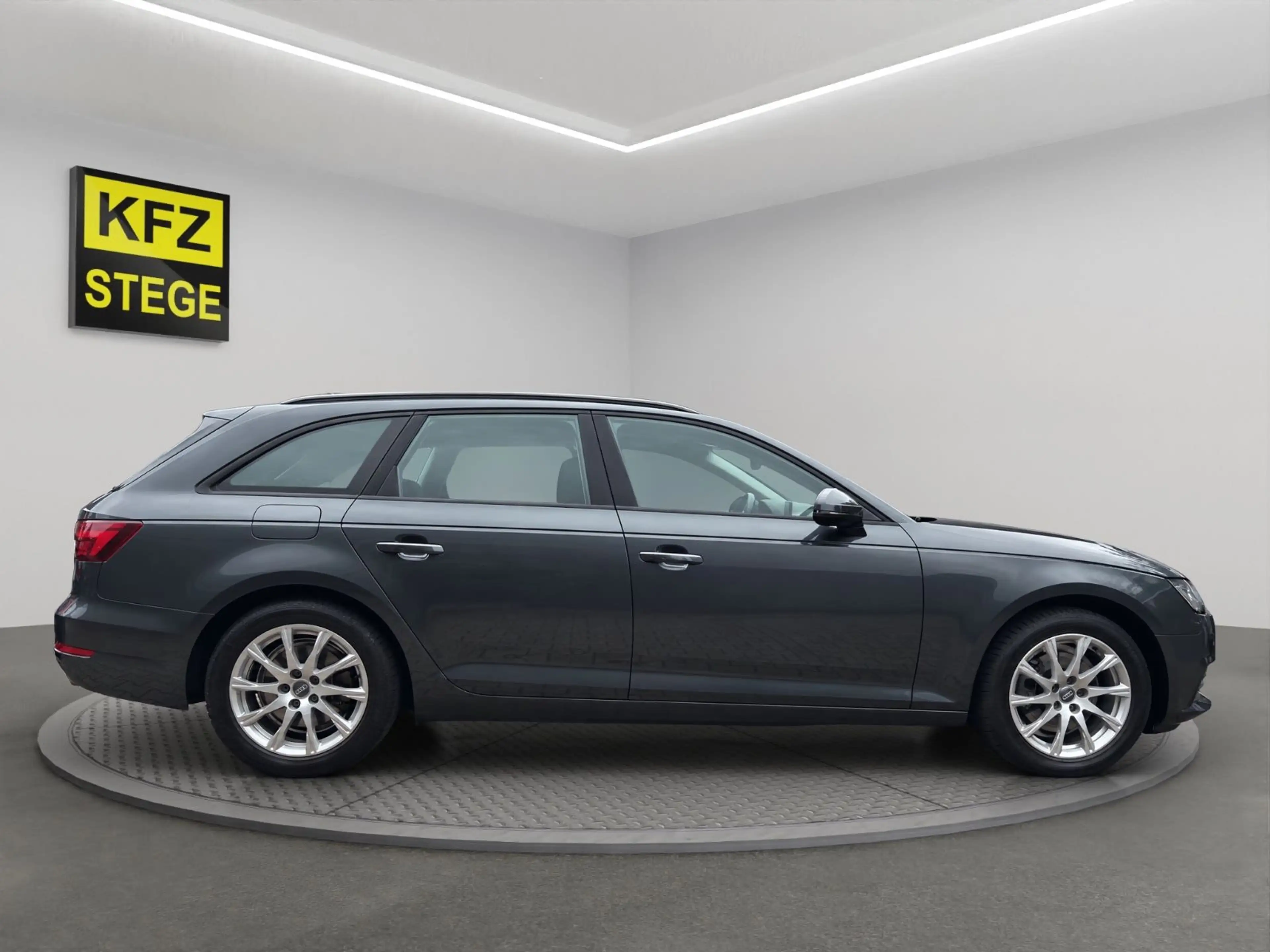 Audi A4 Avant 2.0TFSI ultra/sport/Navi/LED/AHK/1.Hand — photo 4