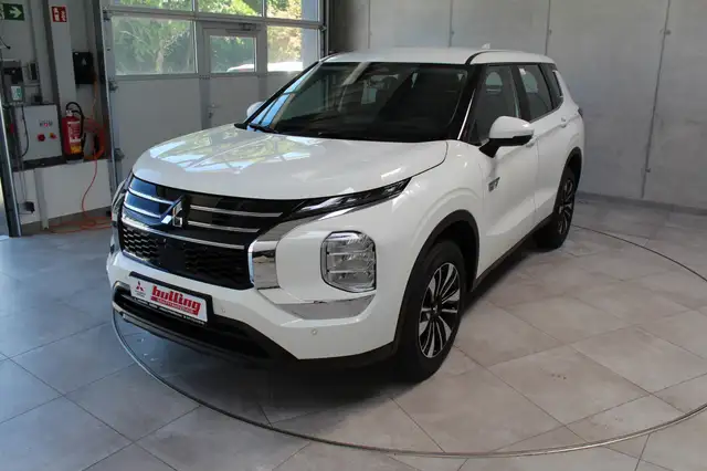 Mitsubishi Outlander 2.4L PHEV BASIS