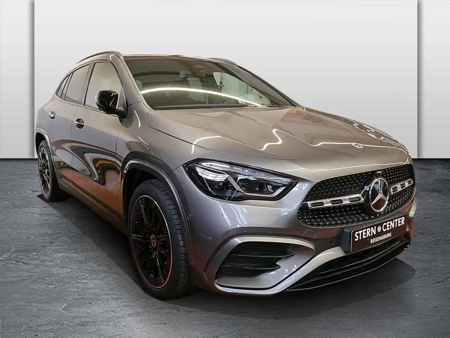 Mercedes-Benz GLA 200 AMG MBUX MBeam Night Ambiente Fahrassist Grau - 2