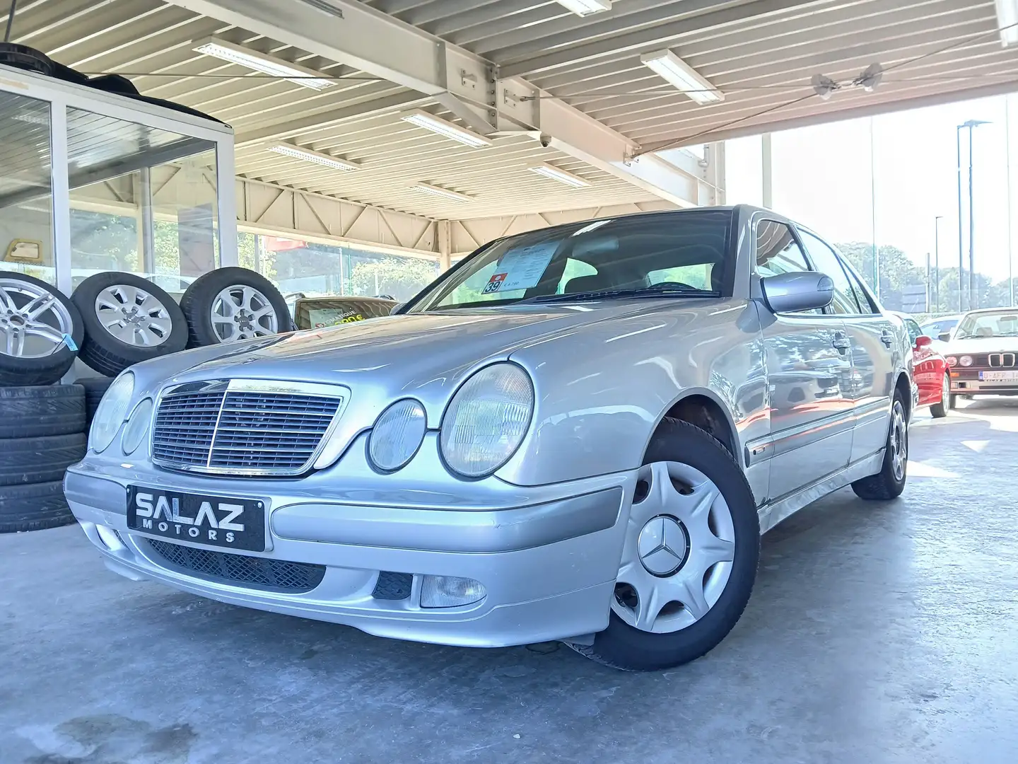 Mercedes-Benz E 200 E 200 CDI Classic / VOITURE BELGE / VENDUE AVEC CT Argent - 2