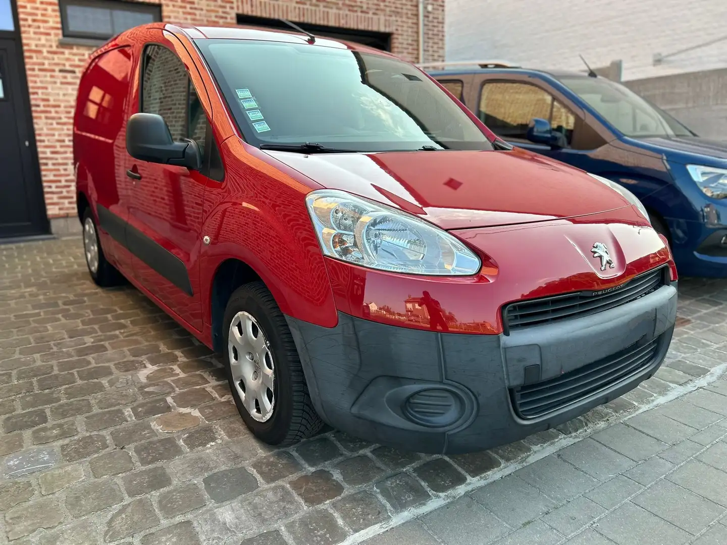 Peugeot Partner Partner 1.6 L1 98 VTi Komfort Rouge - 2
