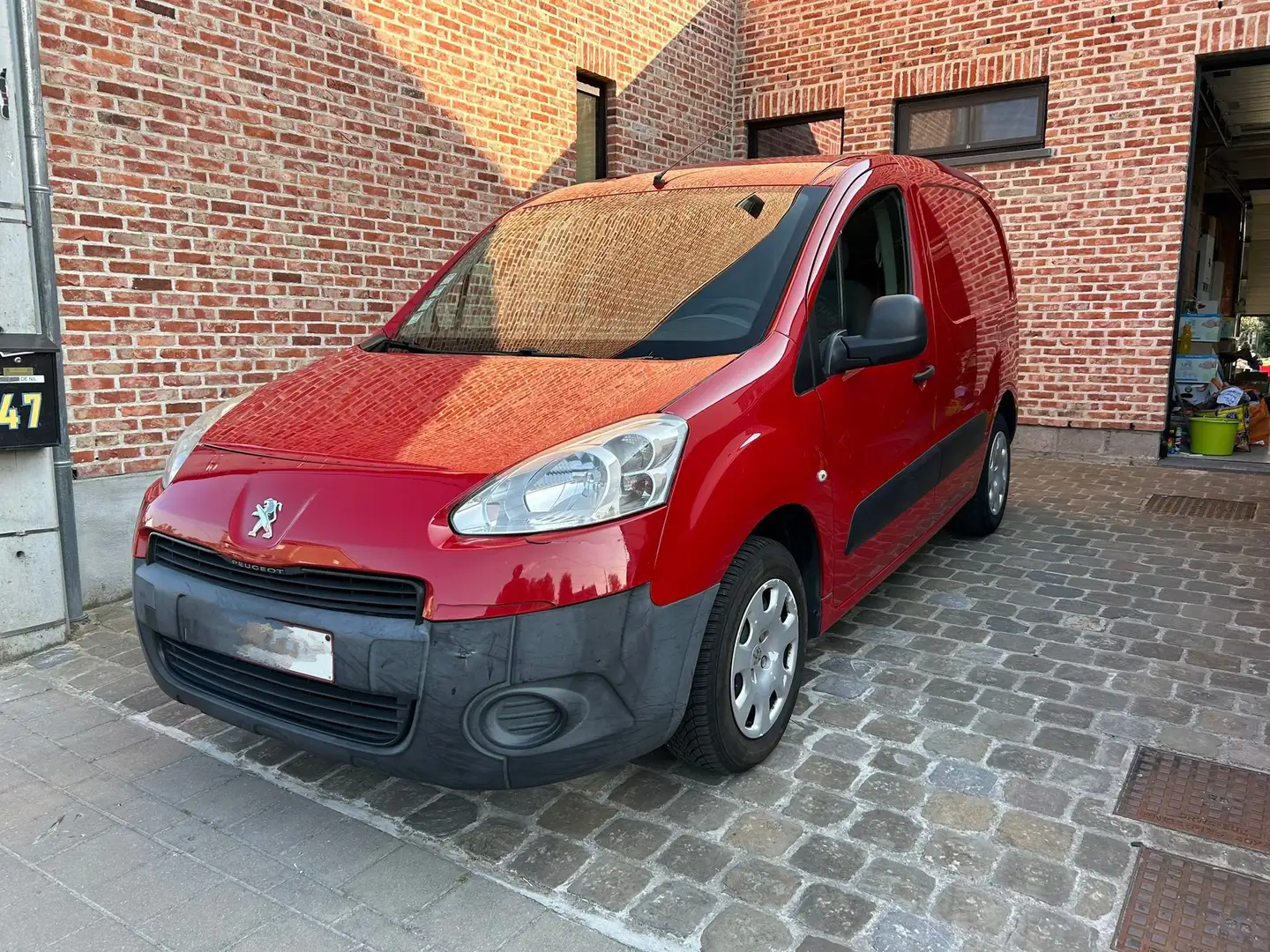 Peugeot Partner Partner 1.6 L1 98 VTi Komfort Rouge - 1
