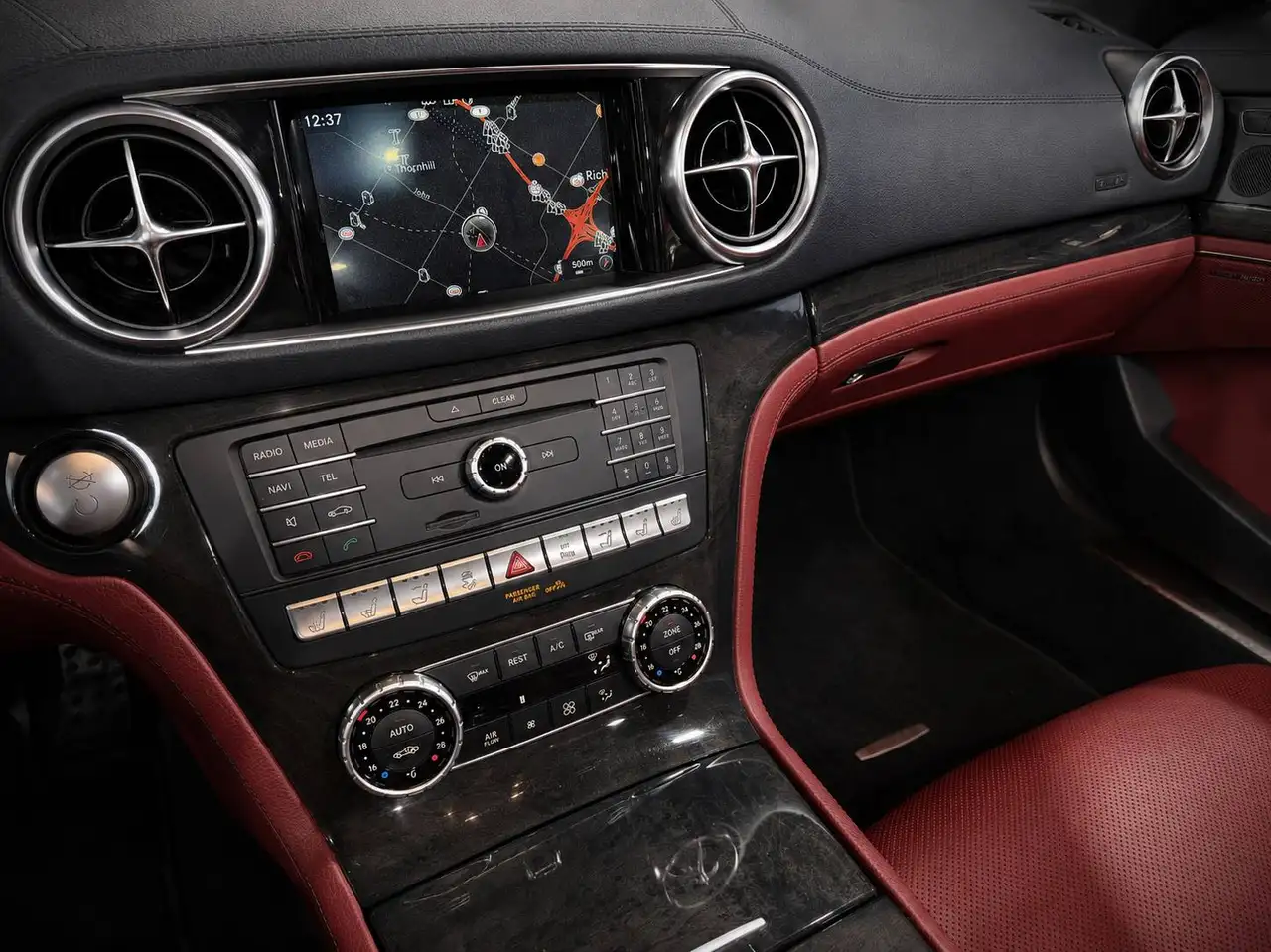 Mercedes-Benz SL снимка Mercedes-Benz SL