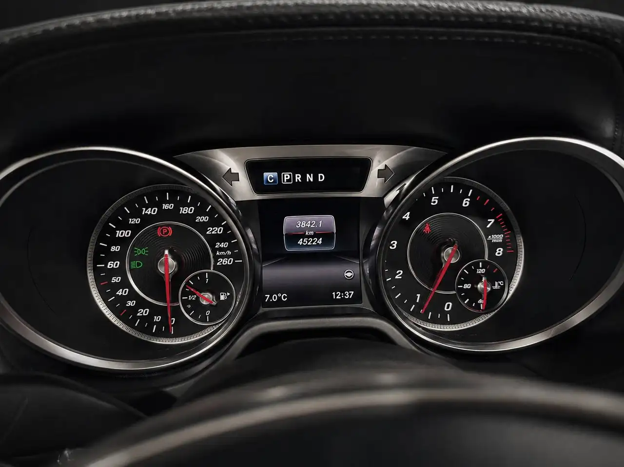 Mercedes-Benz SL снимка Mercedes-Benz SL