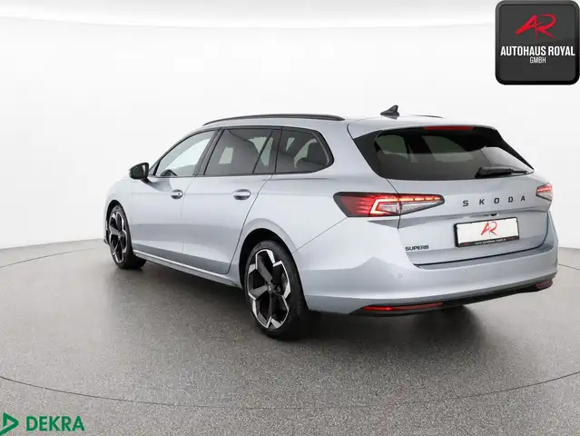 Skoda Superb view 3