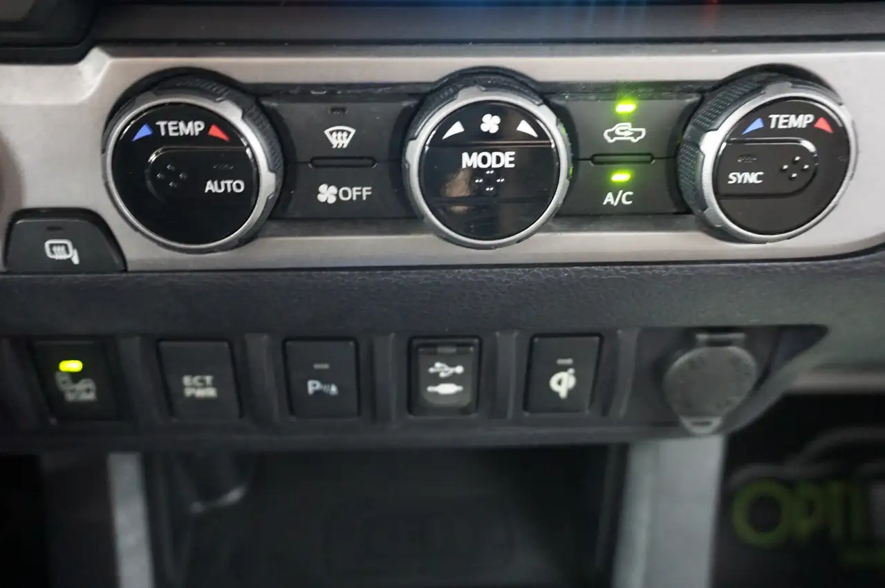Toyota Tacoma photo Toyota Tacoma