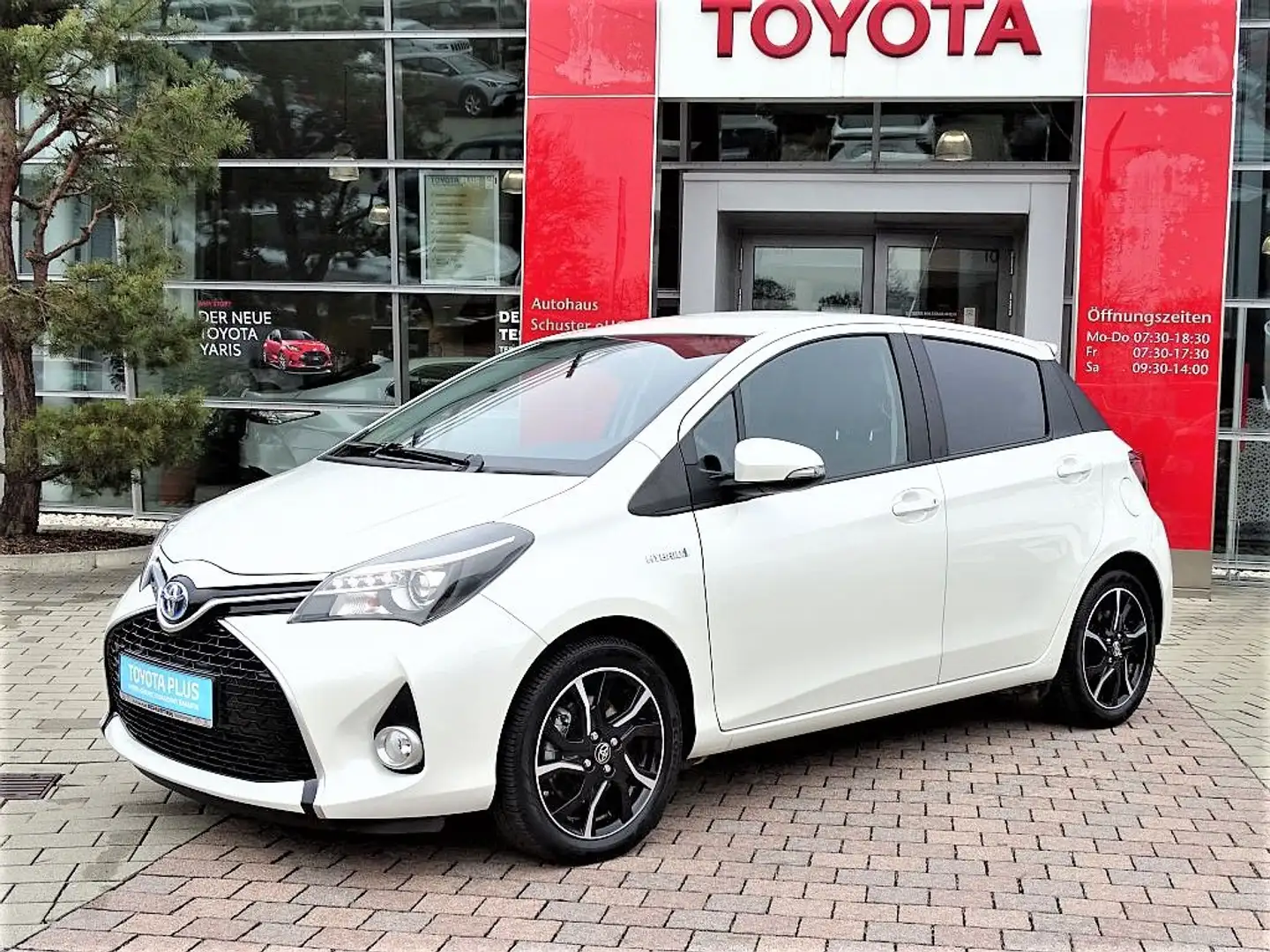 Toyota Yaris Hybrid 1.5 VVT-i Lounge Blanc - 1