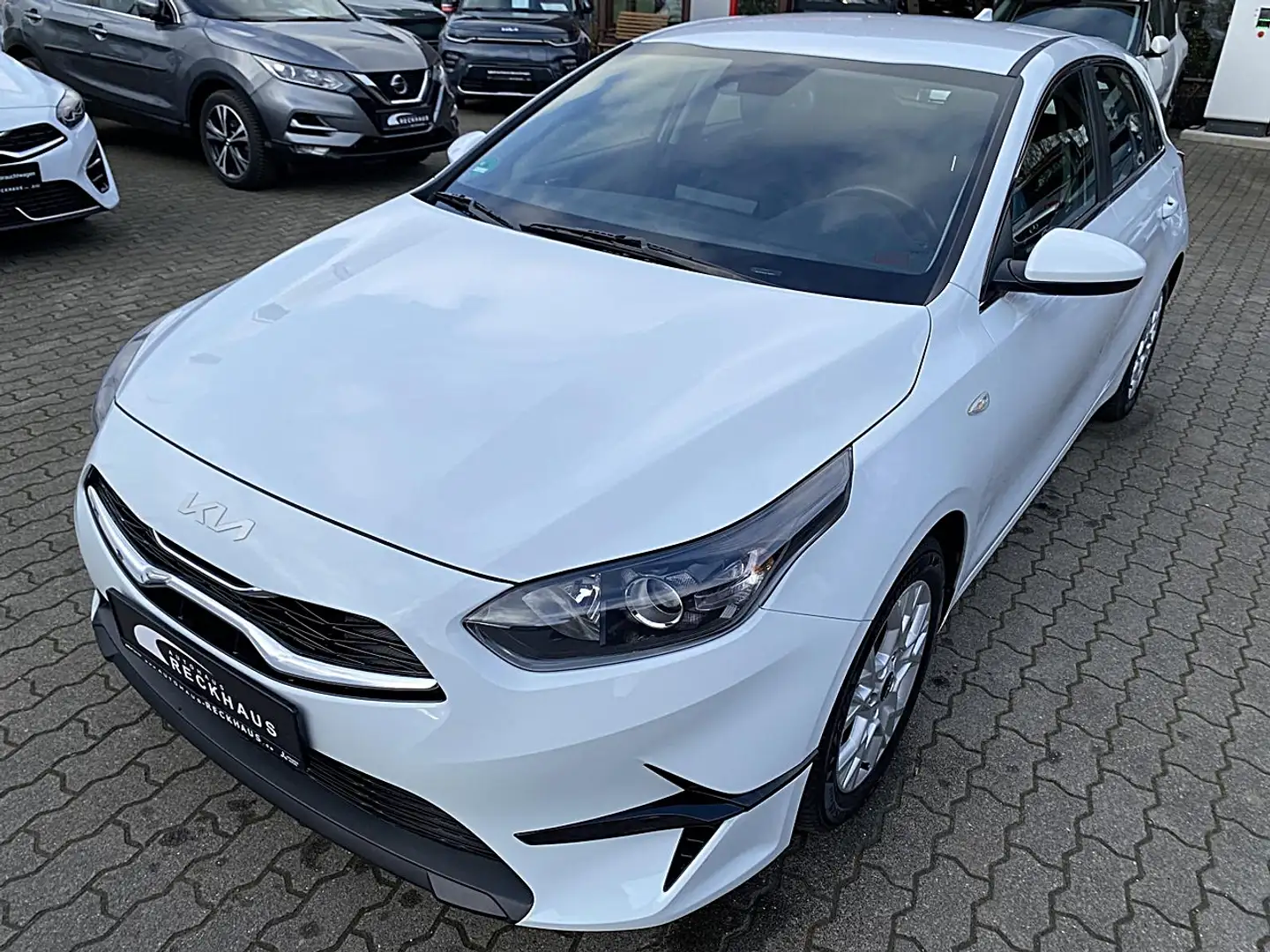 Kia Ceed / cee'd 1.5T DCT7 VISION KOMF NAVI ALLWETTER AHK Klima Weiß - 2