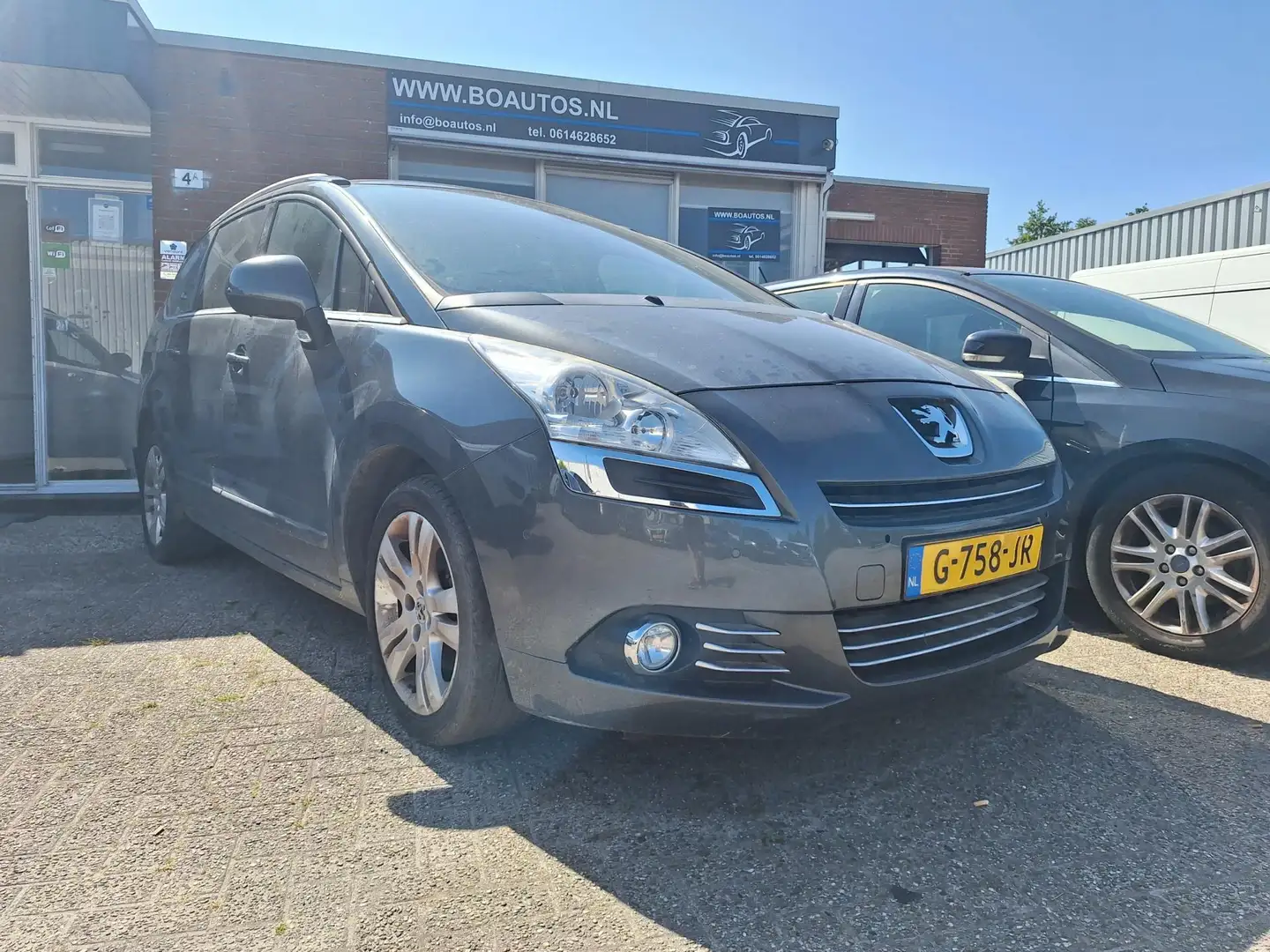 Peugeot 5008 1.6 THP Allure 5p. (motor is defect) Grijs - 2