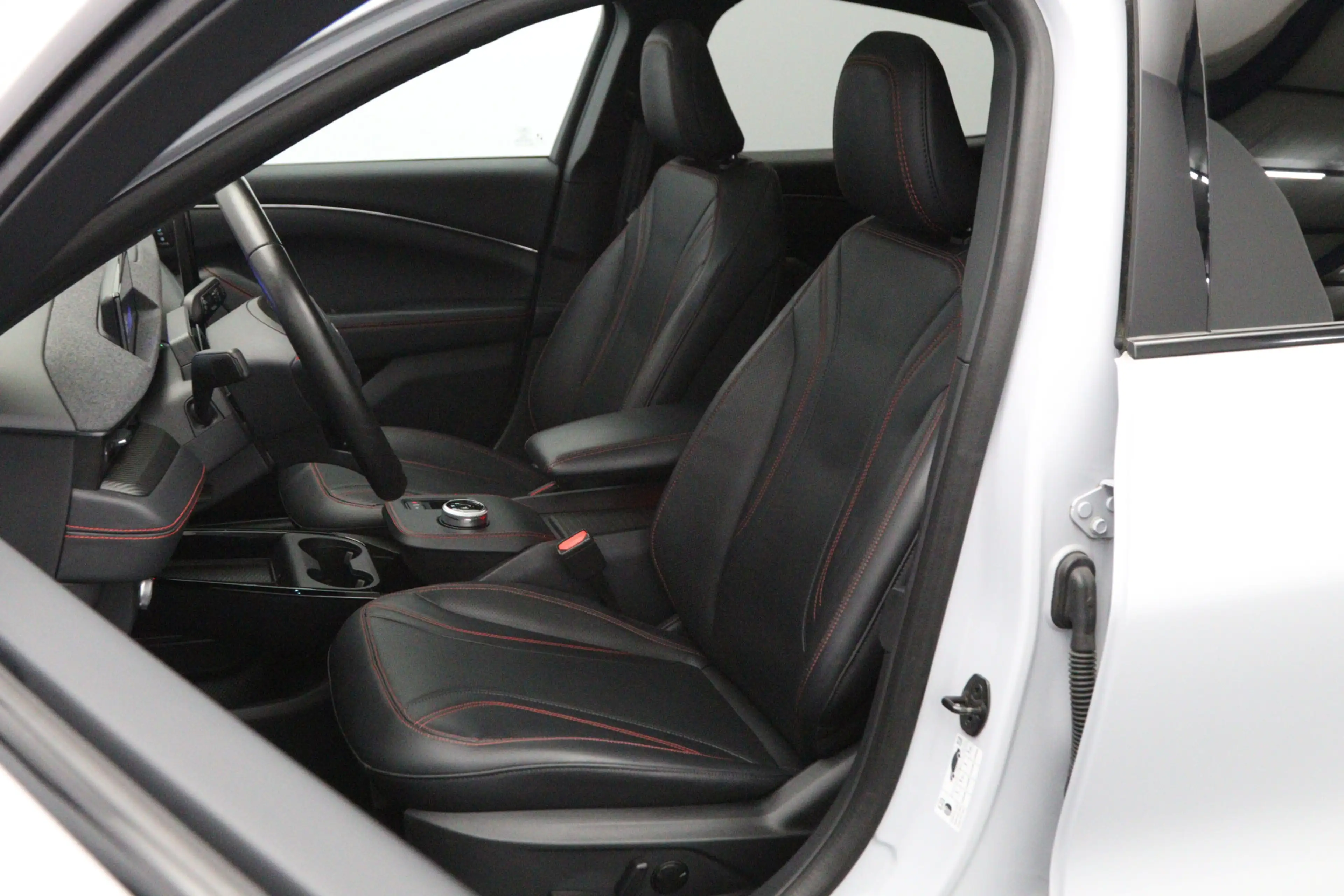 Ford Mustang Mach-E Premium AWD 270 PK 75 kWh , SOH 95 %, Panoramadak, — photo 2
