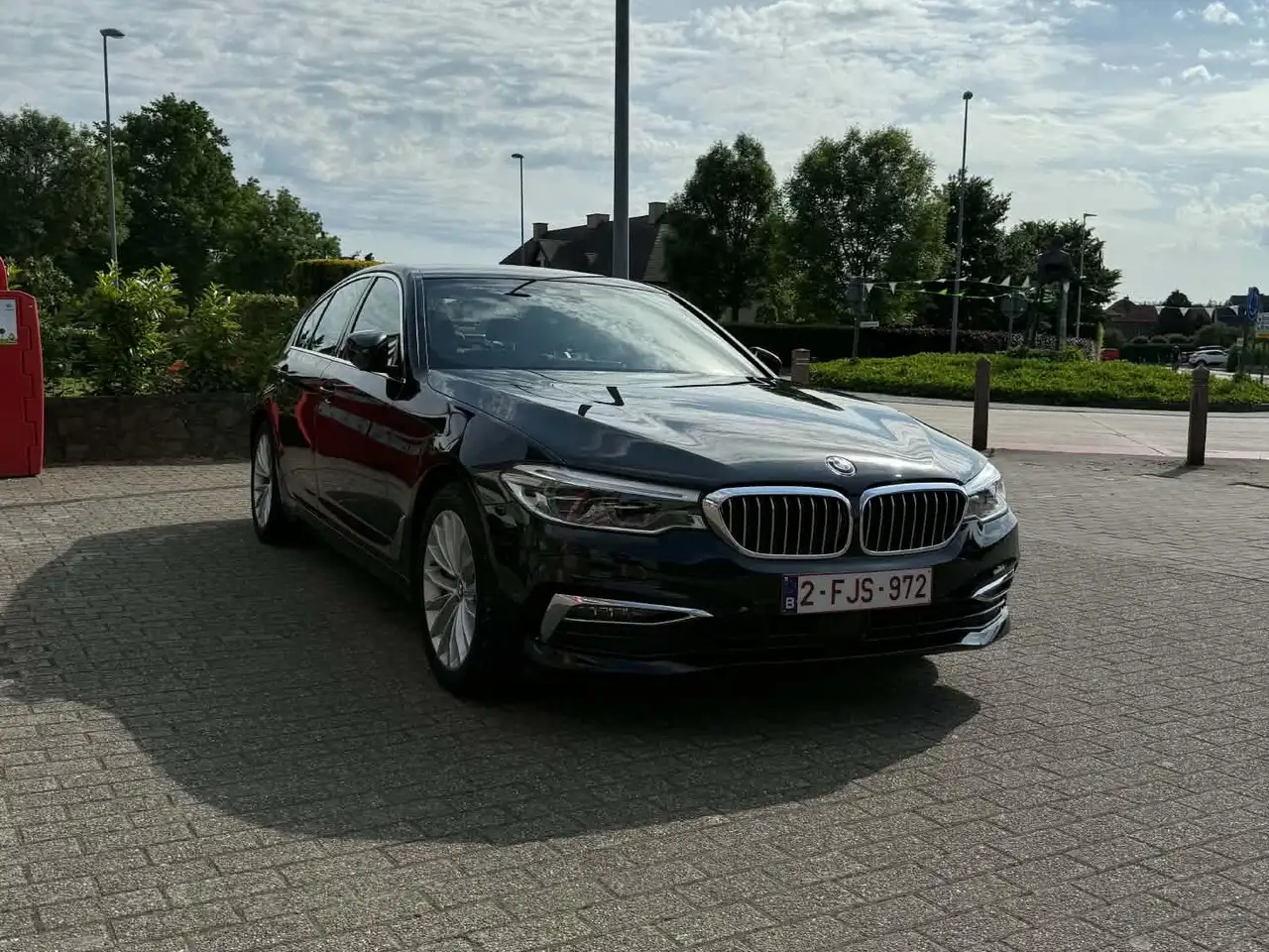 BMW 530 530eA PHEV Performance OPF (185 kW) — photo 1 of 10