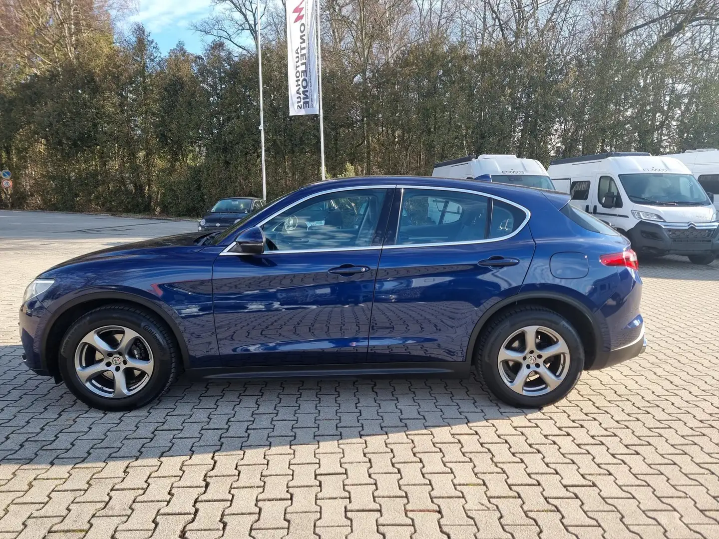 Alfa Romeo Stelvio Super 2WD 2,2 Ltr. - 132 kW JTDM KAT 132 kW (17... Blauw - 2