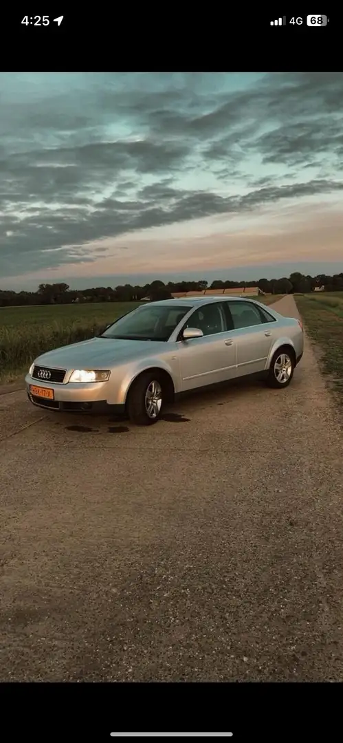 Audi A4 2.4 - 1