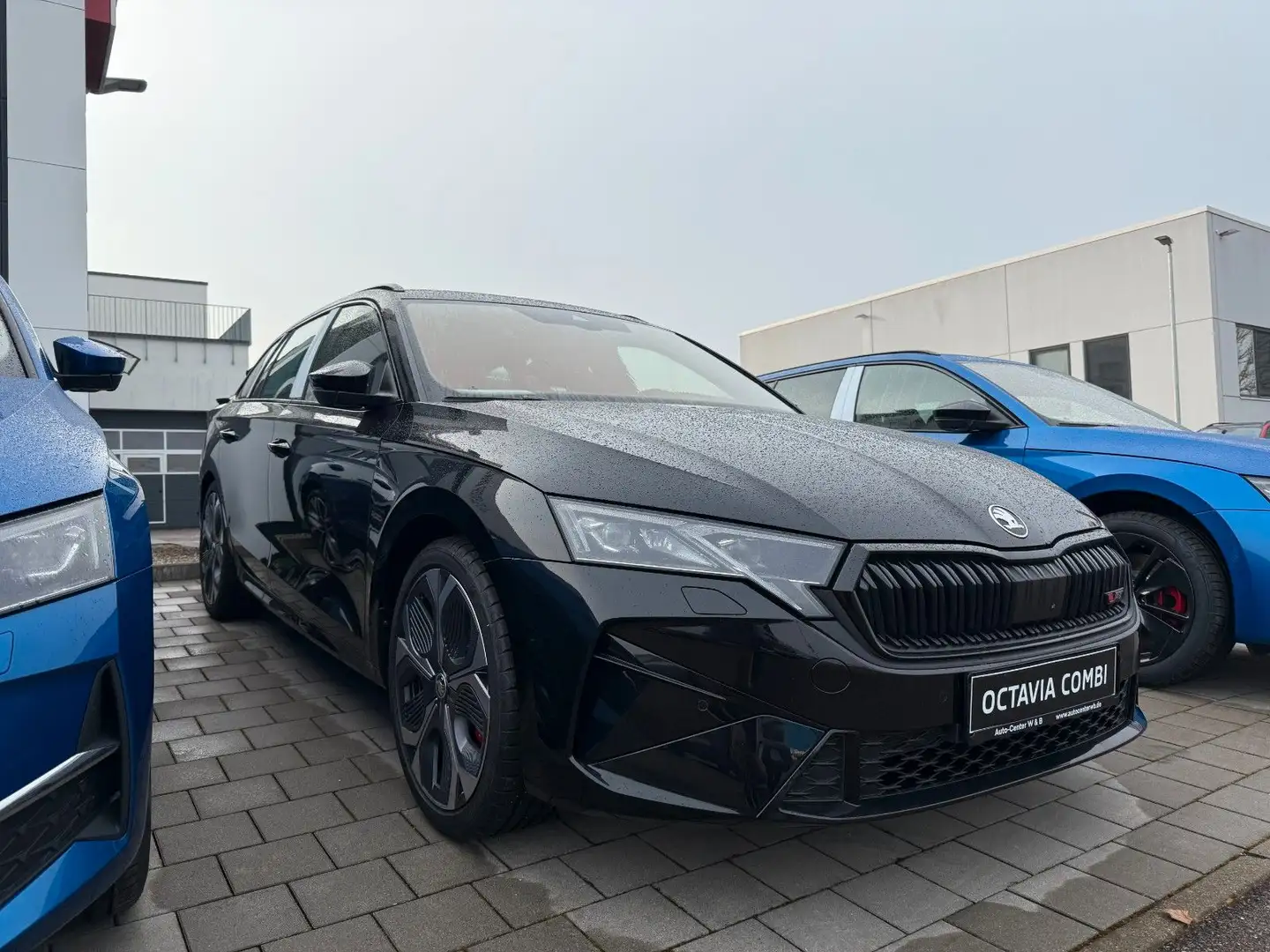 Skoda Octavia 2.0 TSI DSG RS Combi Schwarz - 2