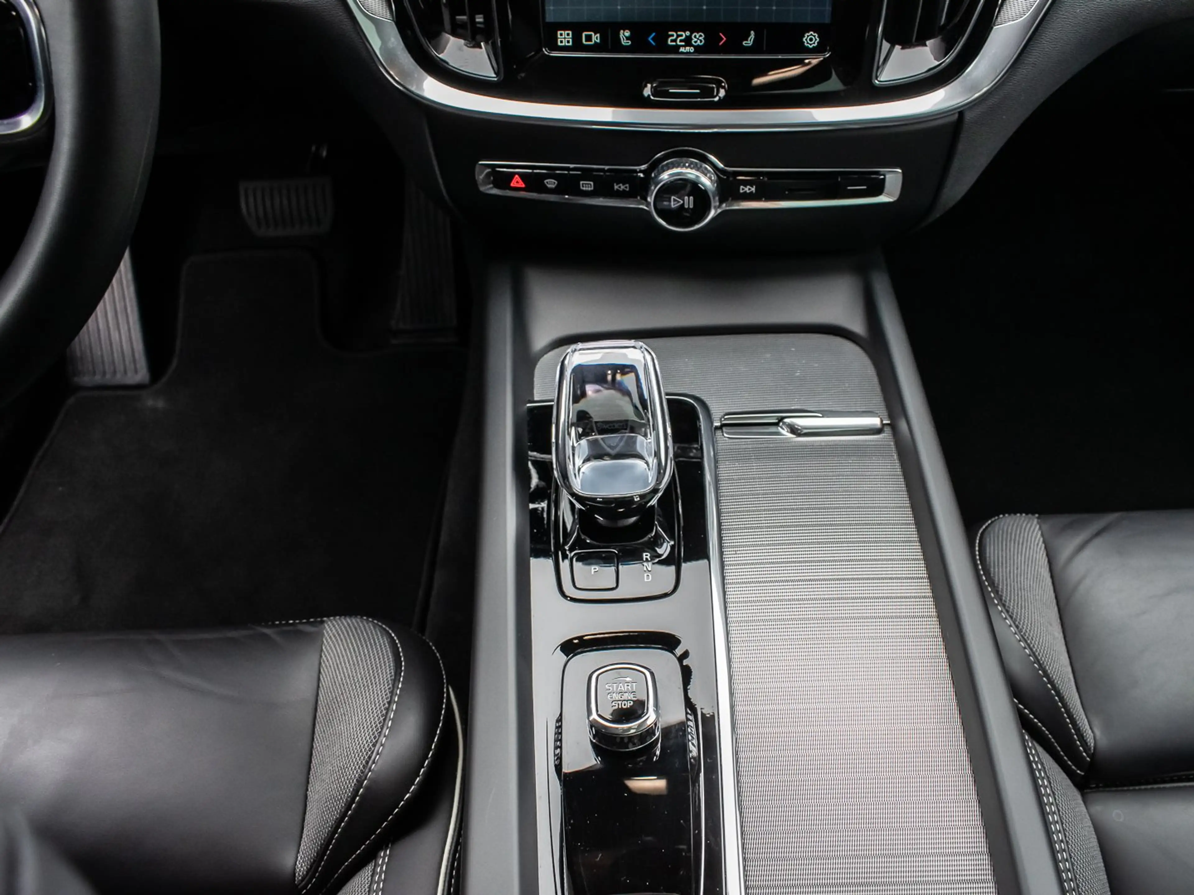 Volvo V60 Cross Country B4 (Diesel) AWD Ultimate — photo 15