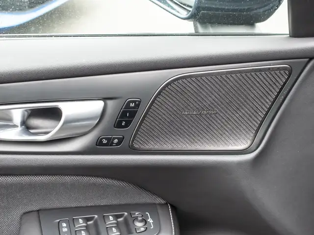 Volvo V60 Cross Country view 19