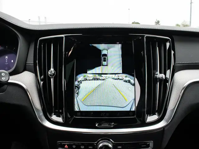 Volvo V60 Cross Country view 14