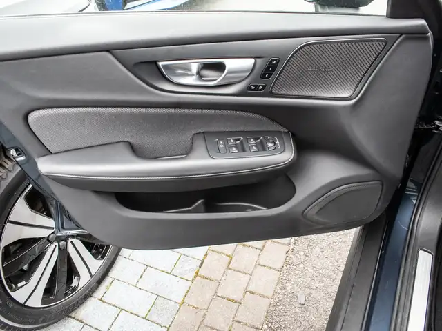 Volvo V60 Cross Country view 18