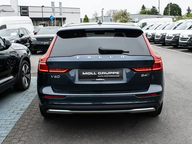 Volvo V60 Cross Country view 6