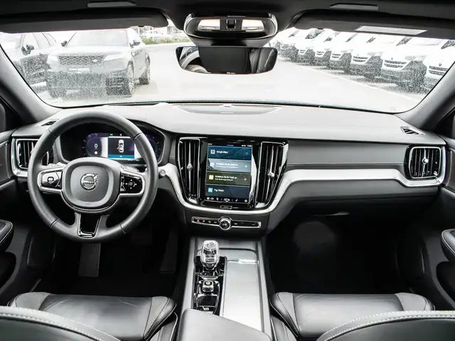 Volvo V60 Cross Country view 10