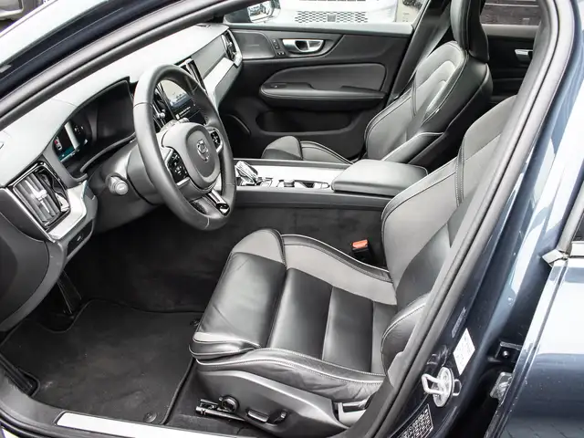 Volvo V60 Cross Country view 16