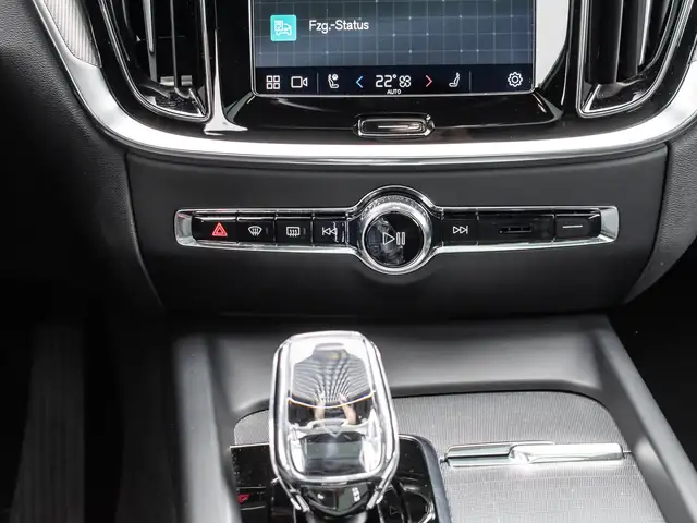 Volvo V60 Cross Country view 13