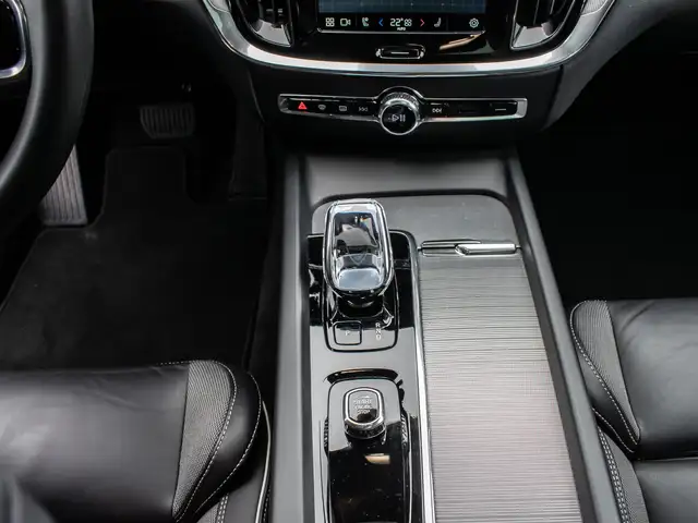 Volvo V60 Cross Country view 15