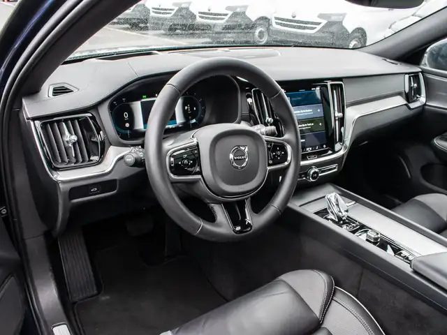 Volvo V60 Cross Country view 9