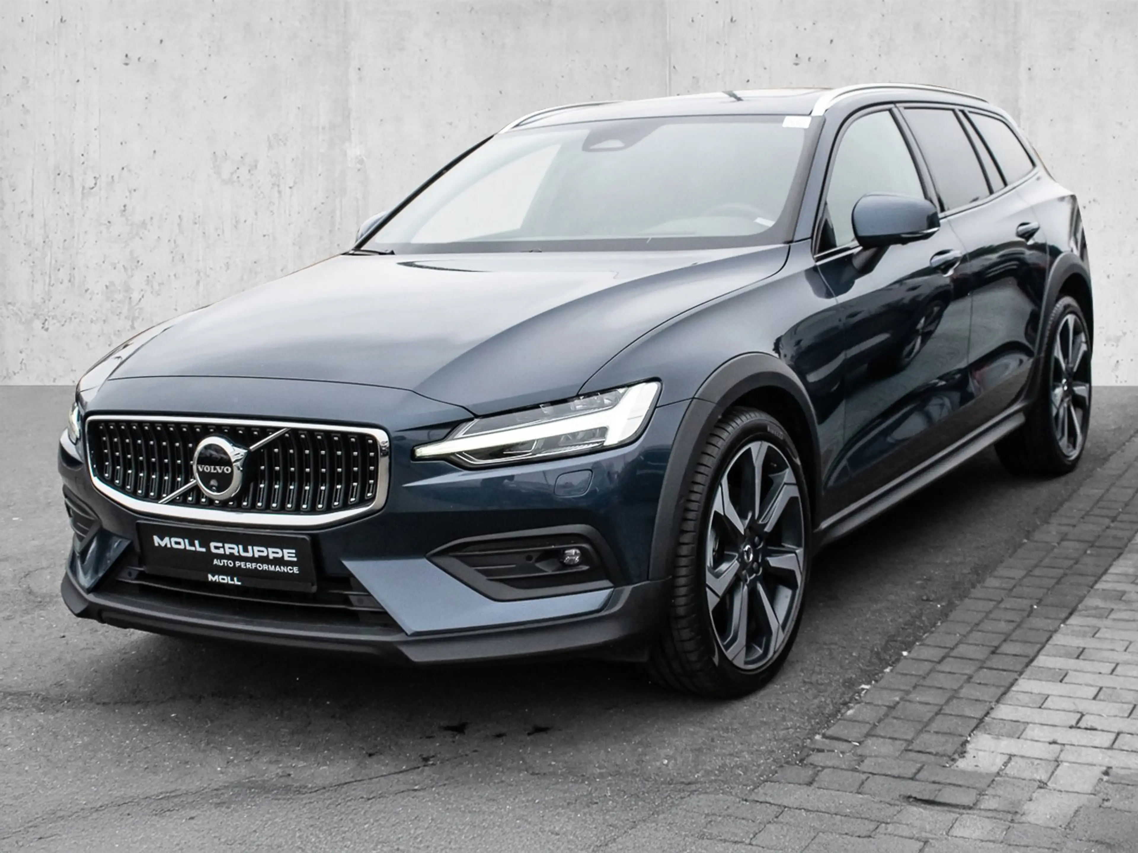 Volvo V60 Cross Country B4 (Diesel) AWD Ultimate — photo 2
