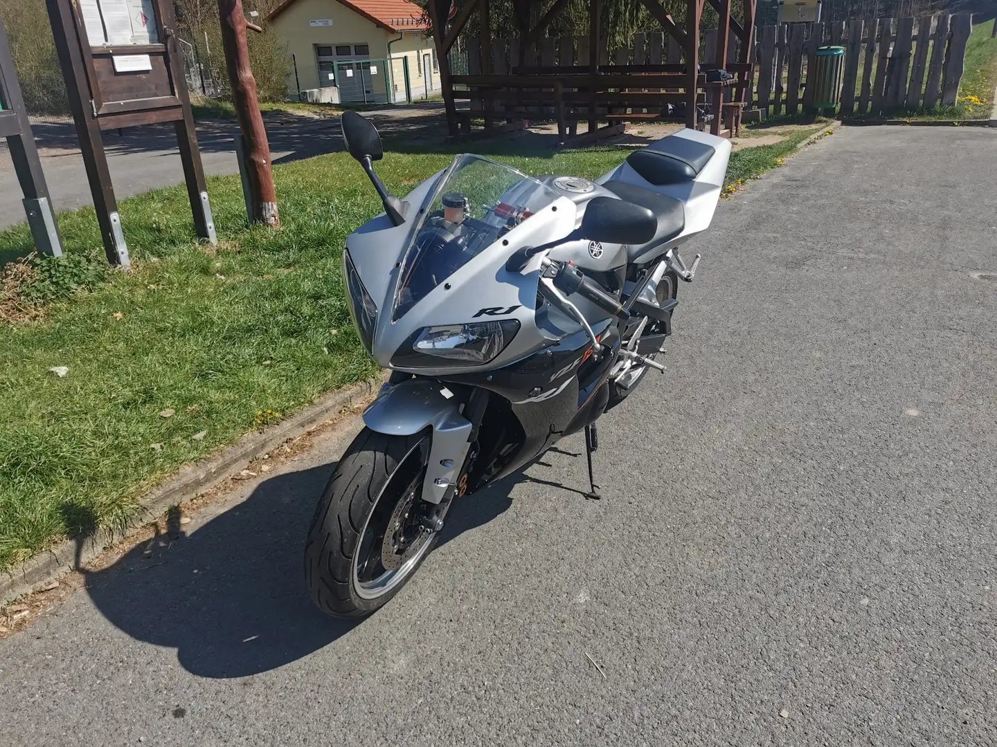 Yamaha YZF-R1 Plateado - 2