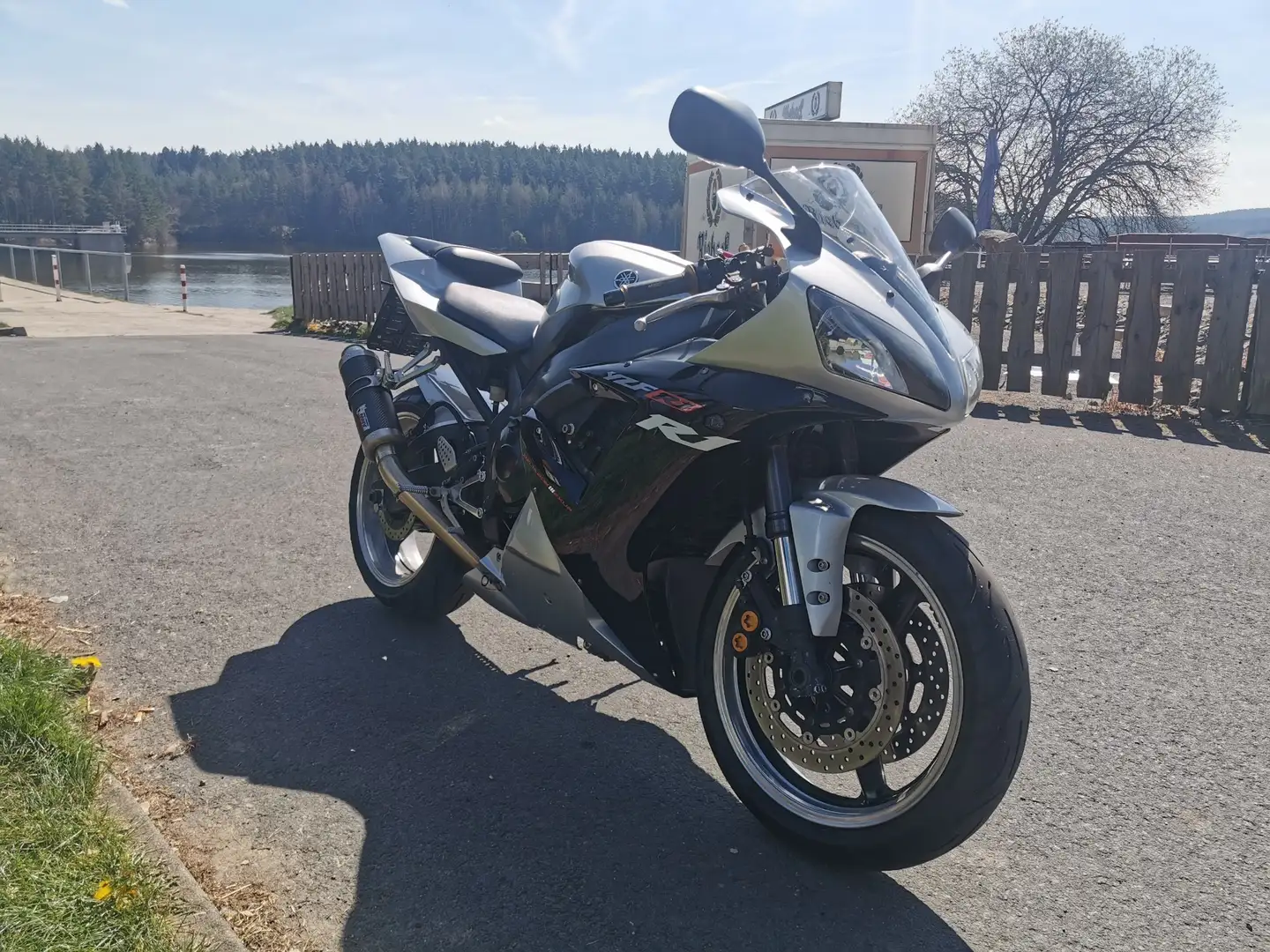 Yamaha YZF-R1 Plateado - 1