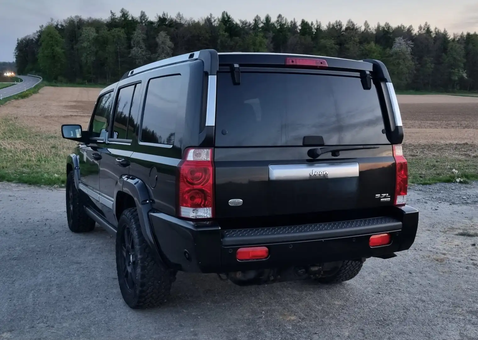 Jeep Commander 5.7 V8 HEMI Automatik Overland Чорний - 2