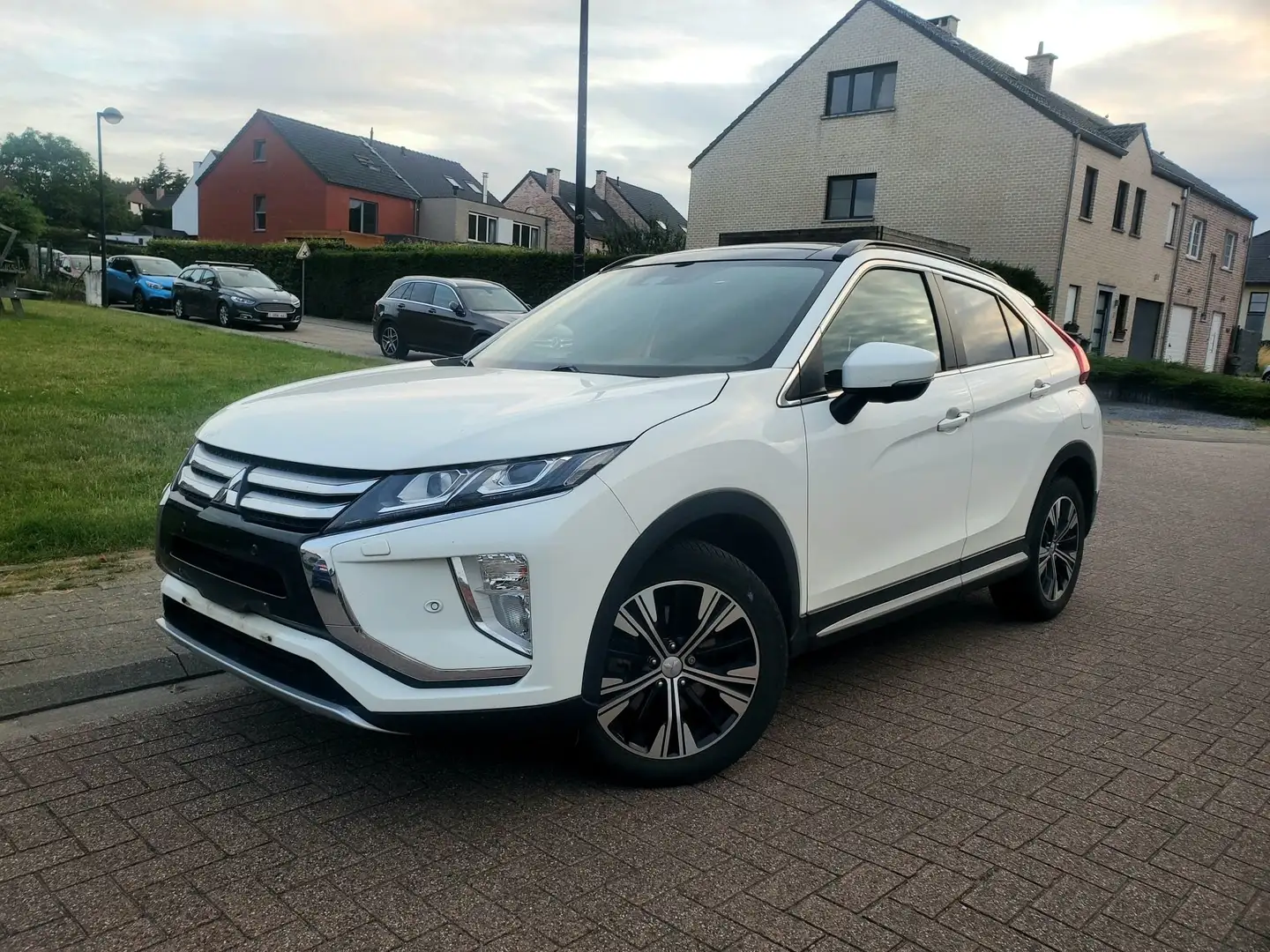 Mitsubishi Eclipse Cross 1.5T 2WD Instyle/TOIT PANO/CUIR/NAVI/AC Blanc - 1