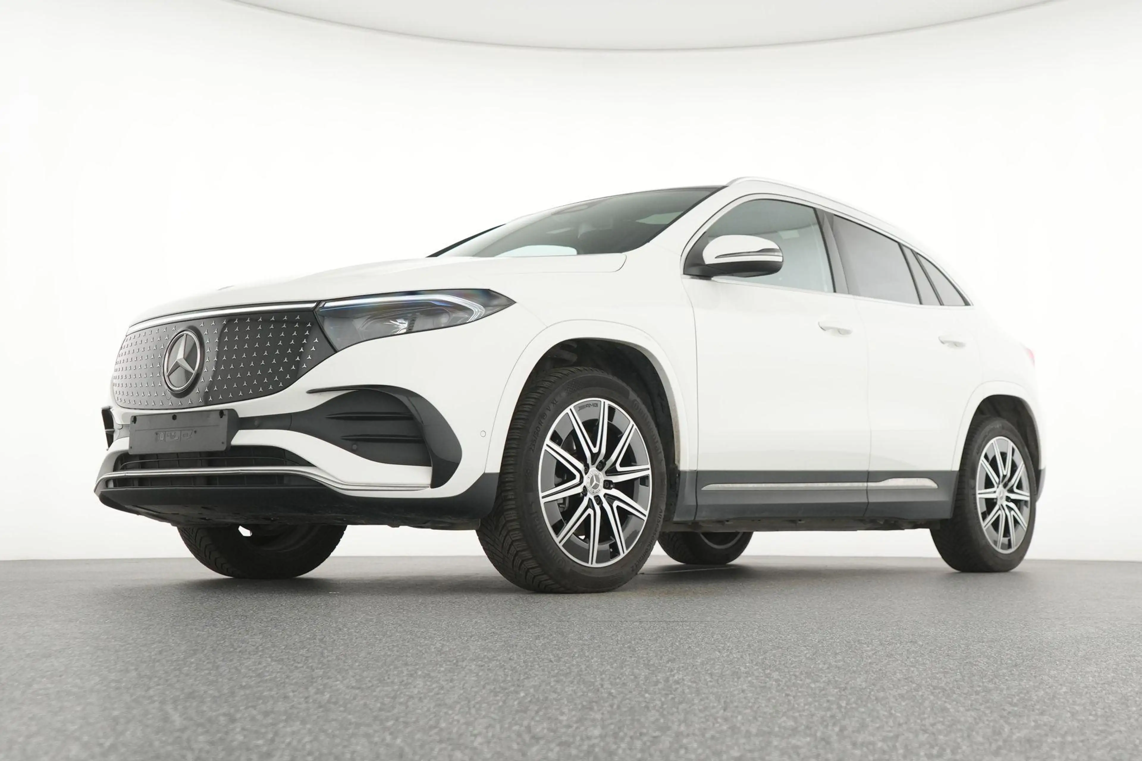 Mercedes-Benz EQA 250 250+ AMG Line — photo 10