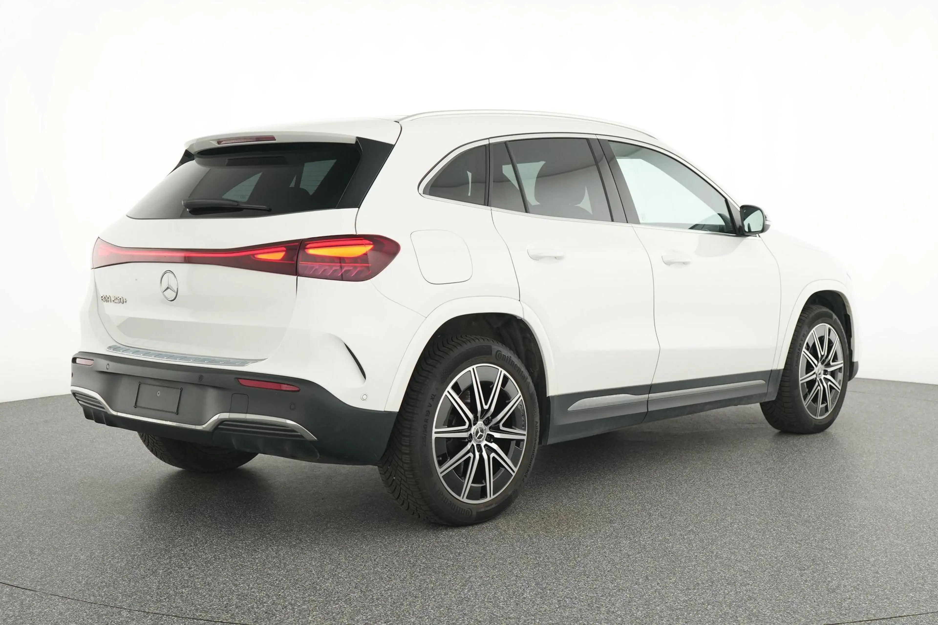 Mercedes-Benz EQA 250 250+ AMG Line — photo 4