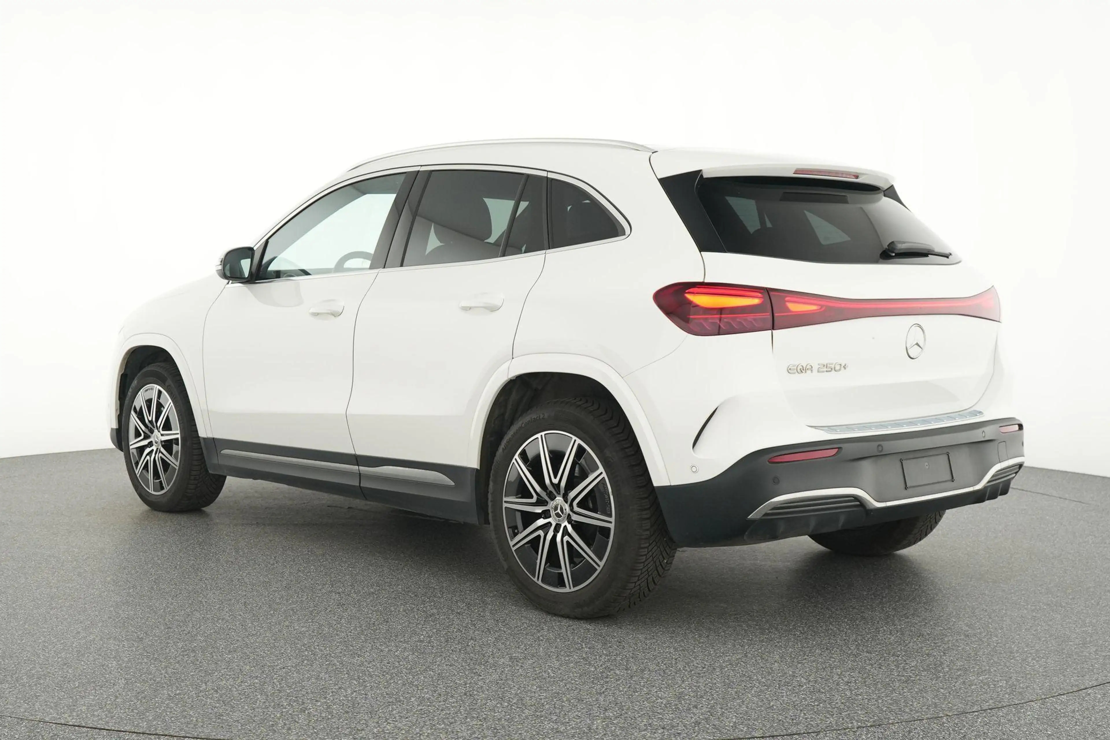 Mercedes-Benz EQA 250 250+ AMG Line — photo 3