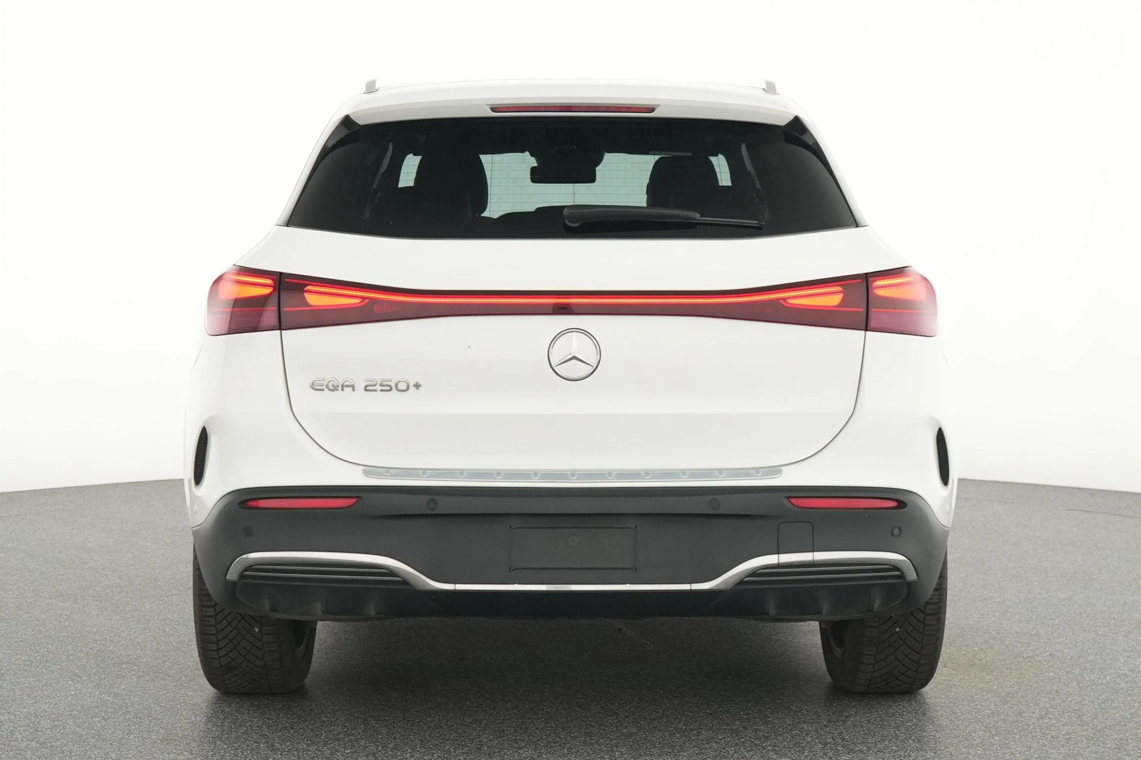 Mercedes-Benz EQA 250 250+ AMG Line — photo 7