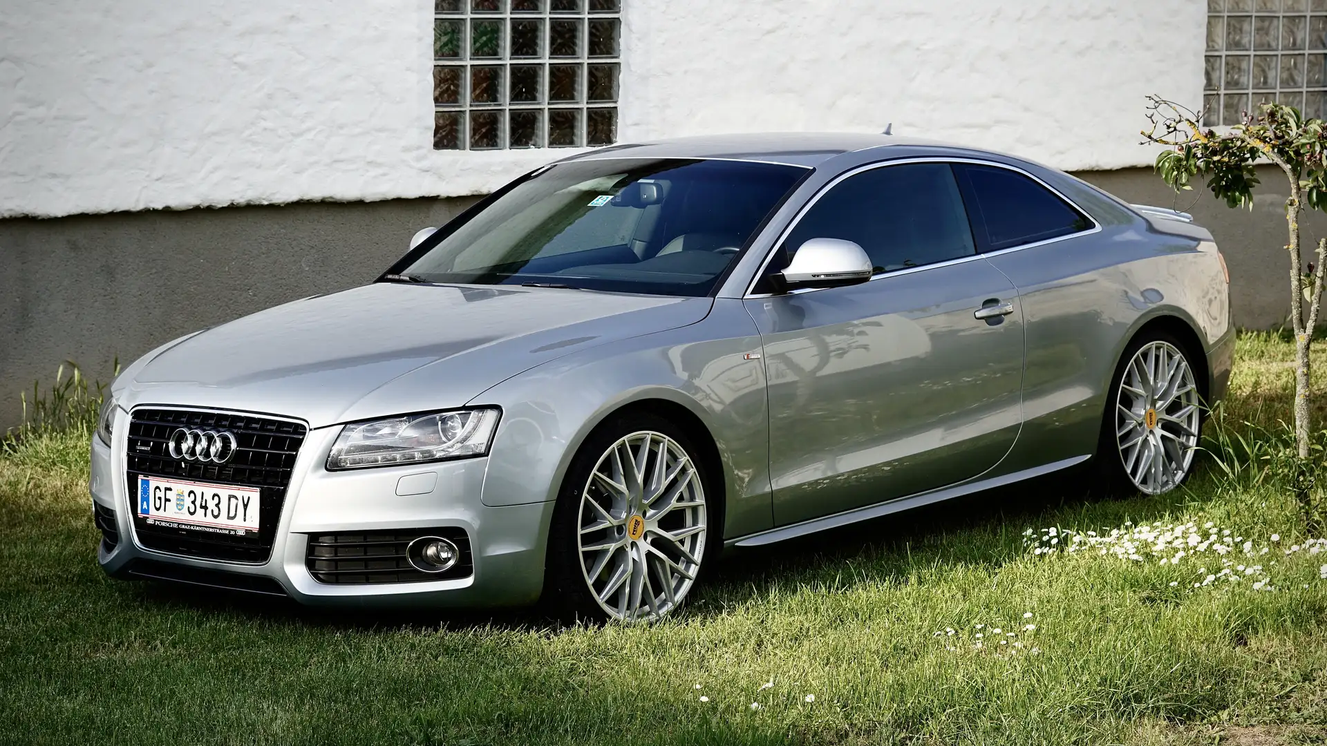 Audi A5 Coupé 3,0 TDI V6 quattro DPF Aut. Grau - 1