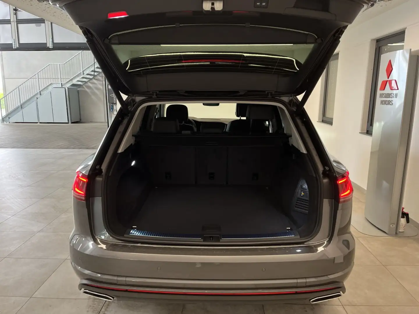 Volkswagen Touareg 3.0 V6 TDI 4Motion W ACC+LED+Navi+SHZ+LM Grau - 2