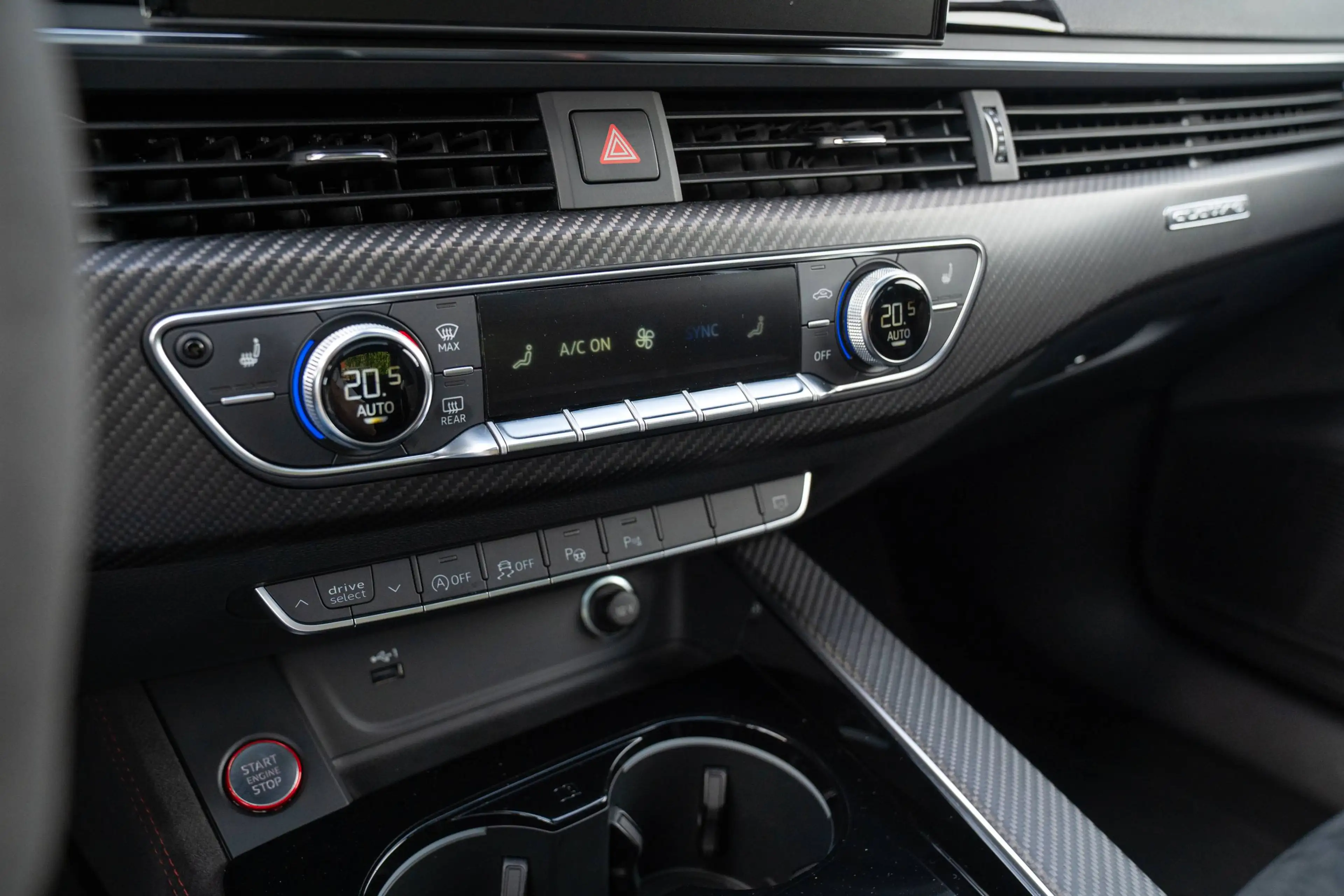 Audi RS4 COMPETITION PLUS / LICHTE VRACHT — photo 11