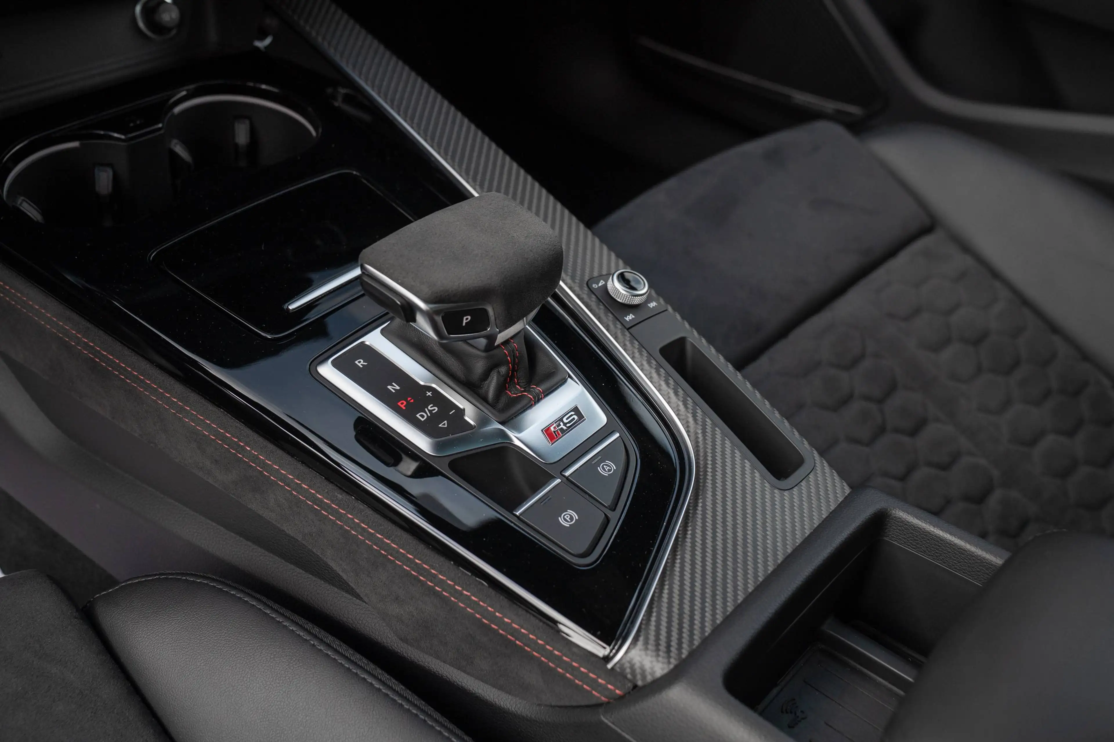Audi RS4 COMPETITION PLUS / LICHTE VRACHT — photo 12